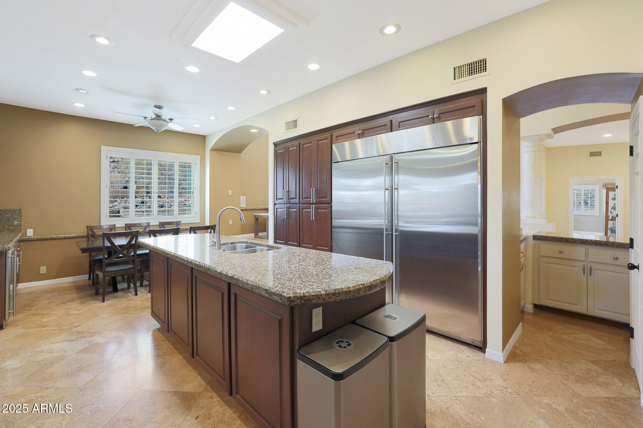 1044 W INDIAN HILLS Place