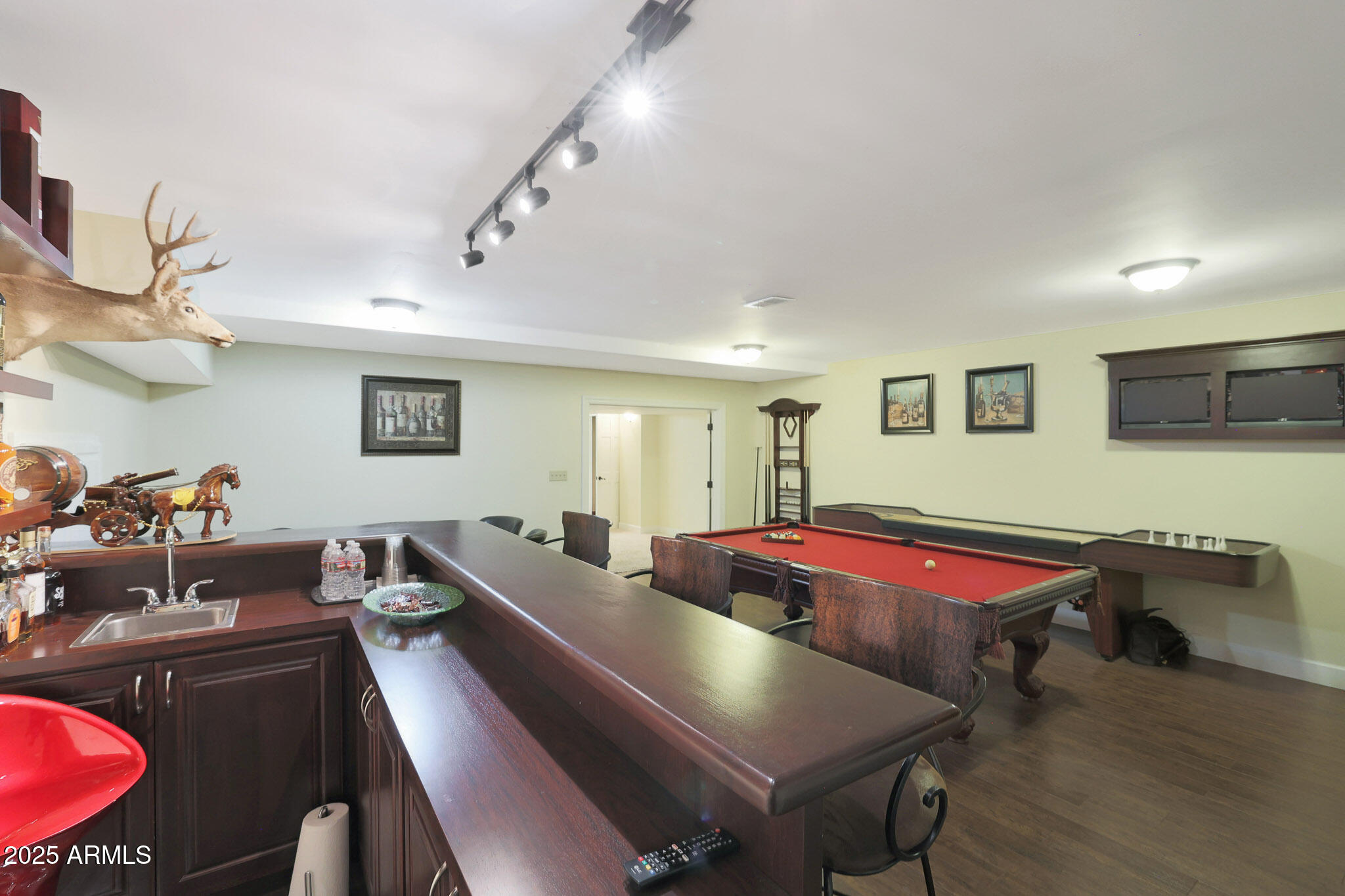 1044 W INDIAN HILLS Place