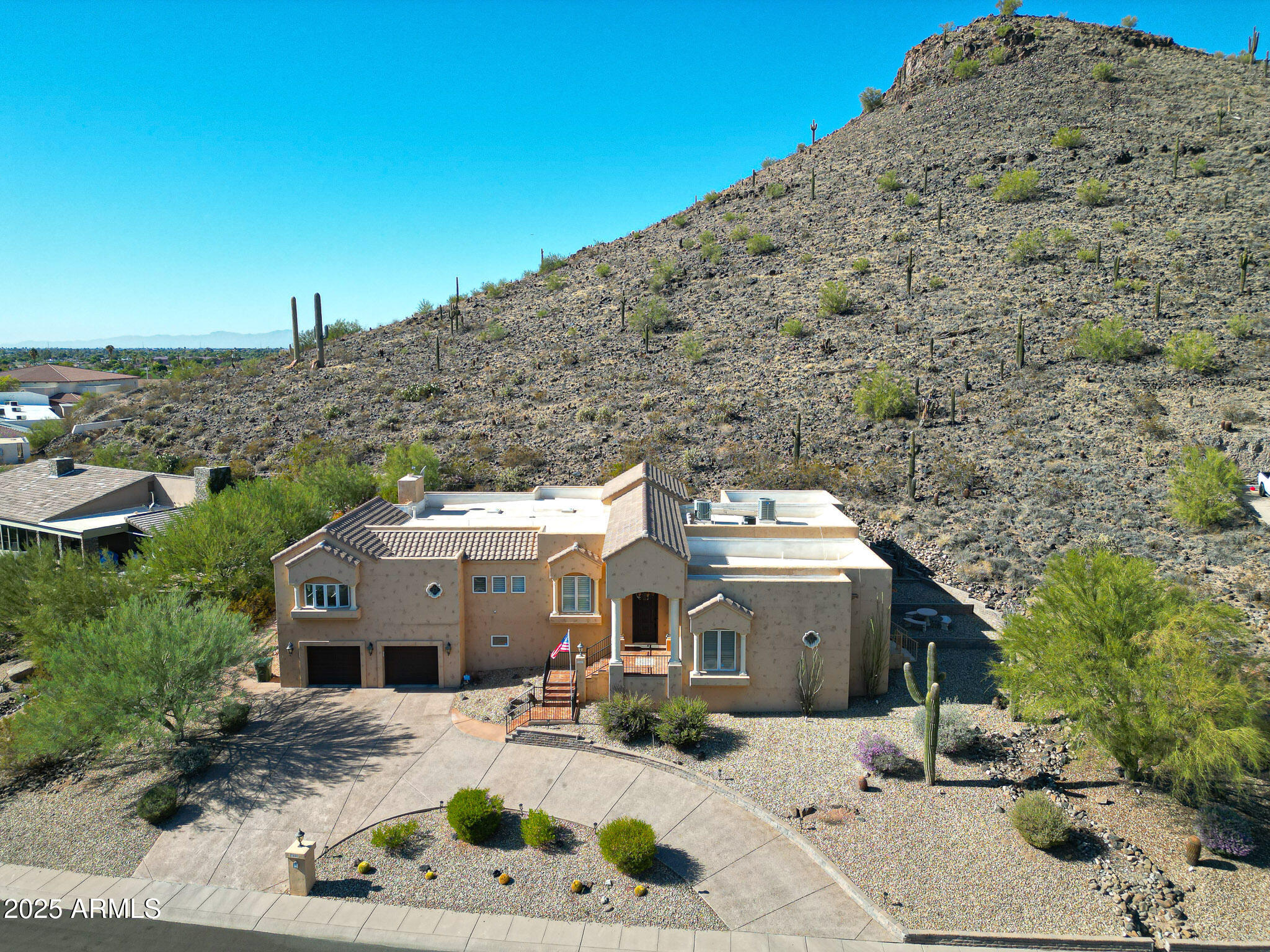 1044 W INDIAN HILLS Place