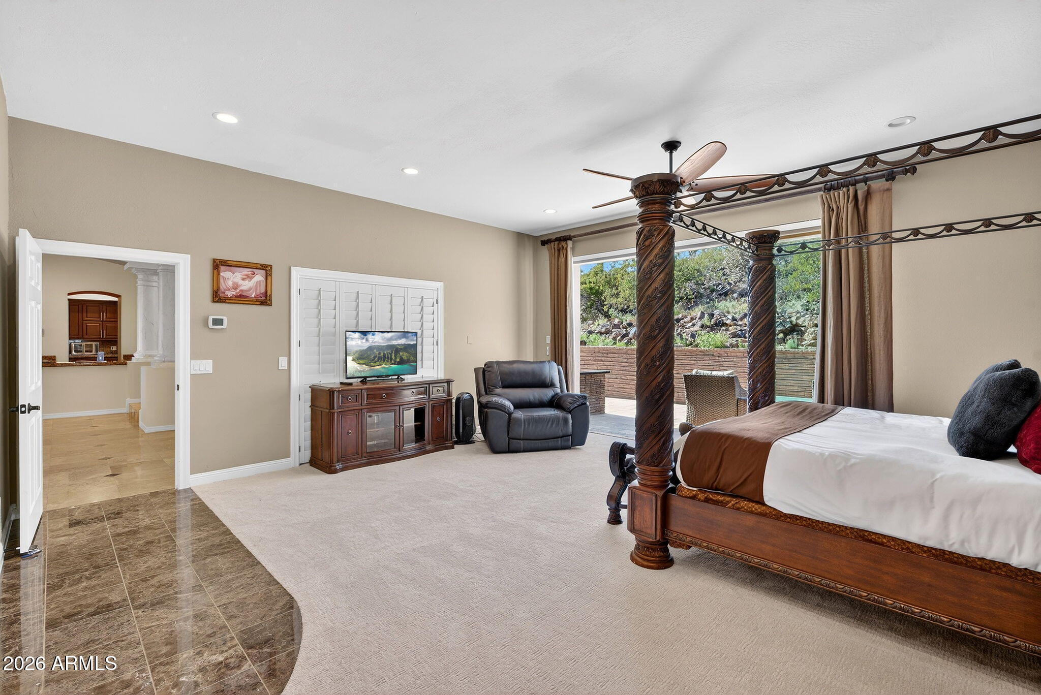 1044 W INDIAN HILLS Place