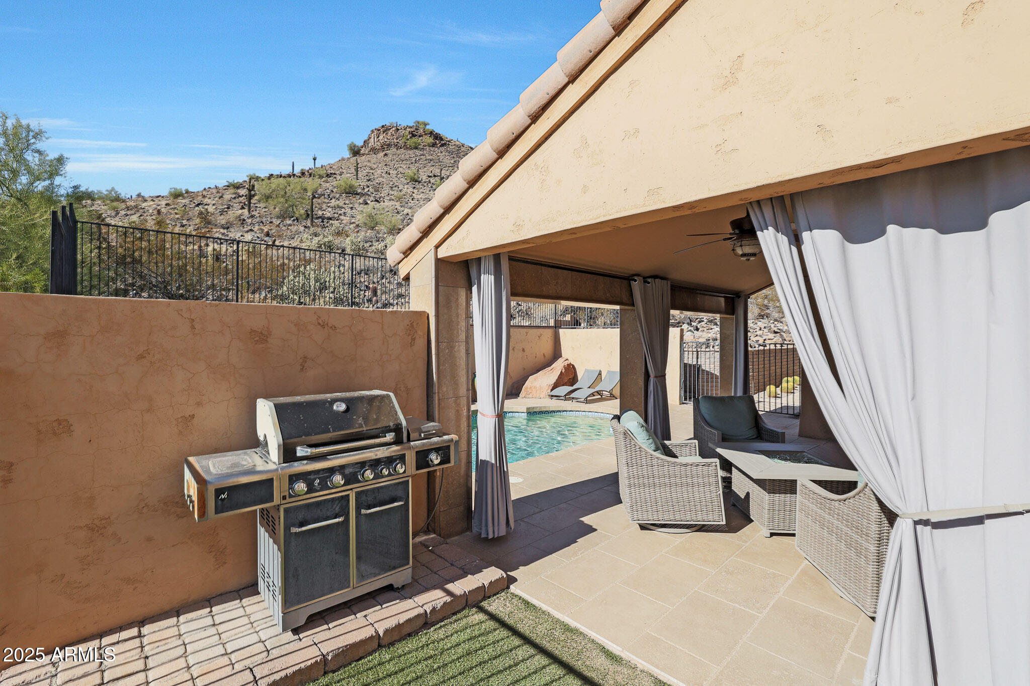 1044 W INDIAN HILLS Place