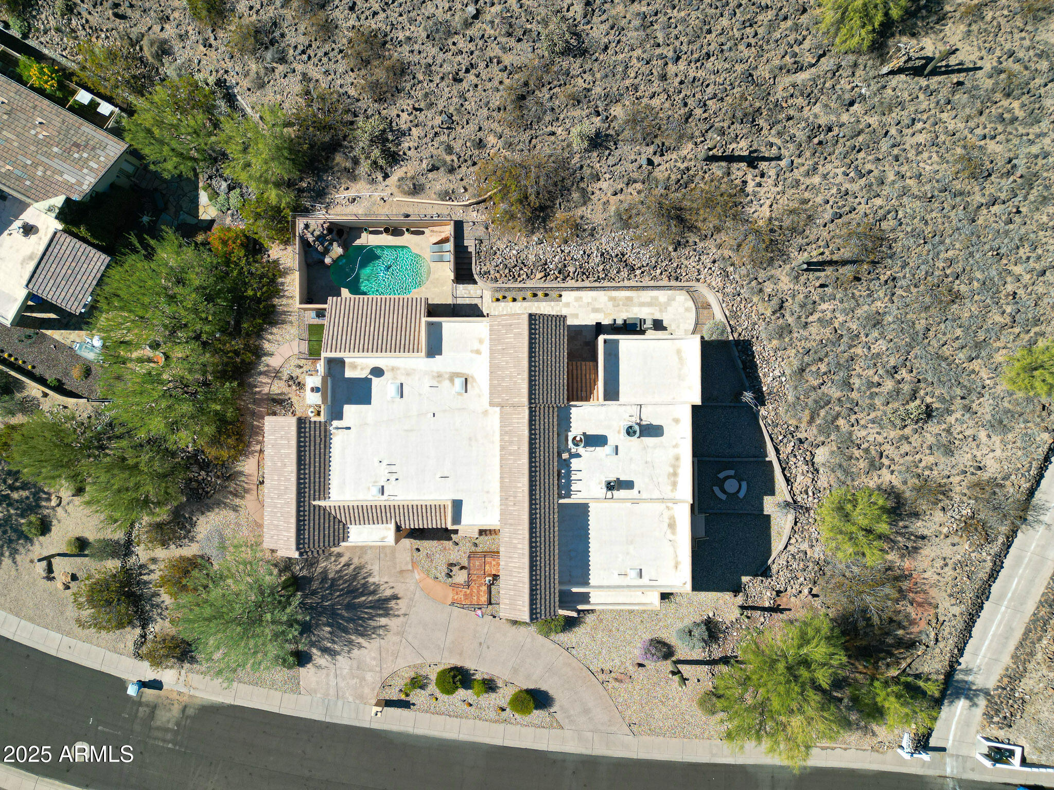 1044 W INDIAN HILLS Place