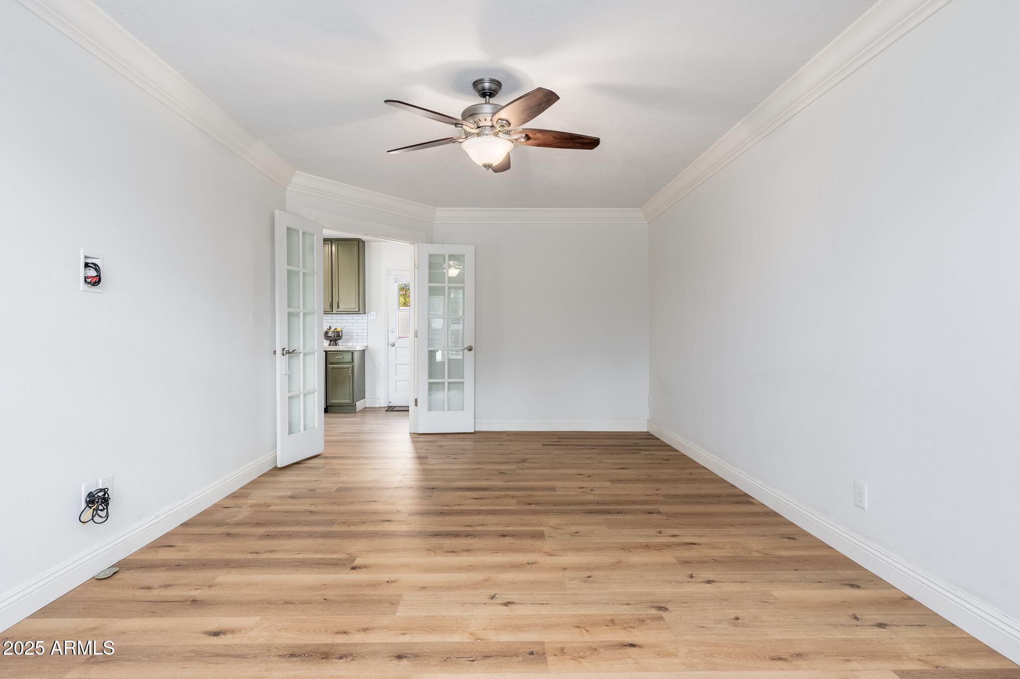 3002 E WHITTON Avenue