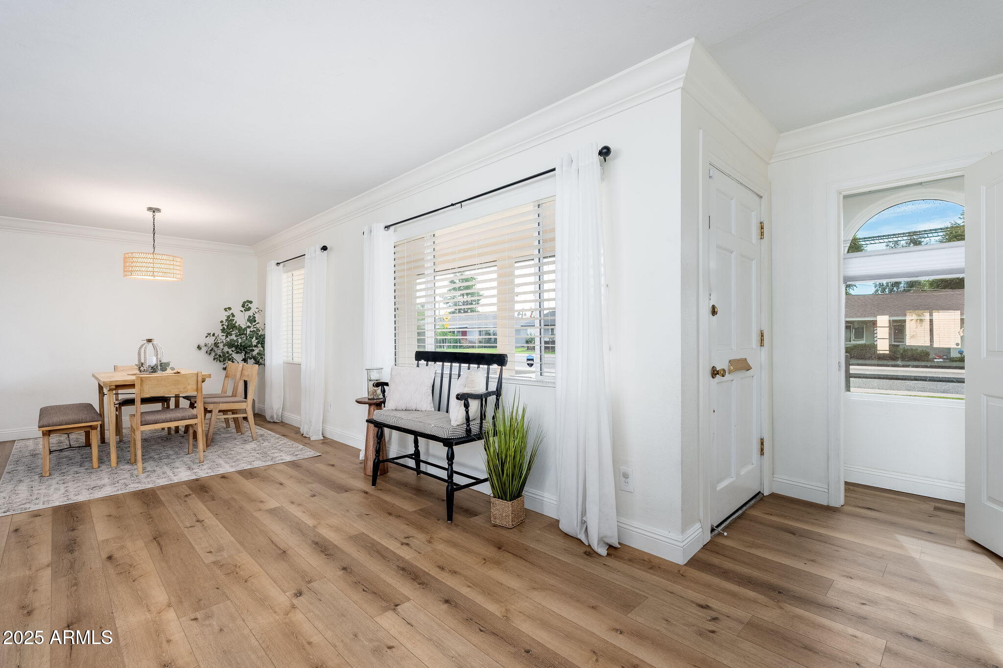 3002 E WHITTON Avenue