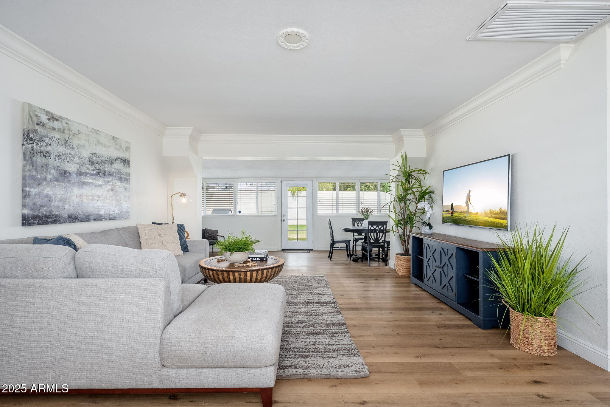 3002 E WHITTON Avenue