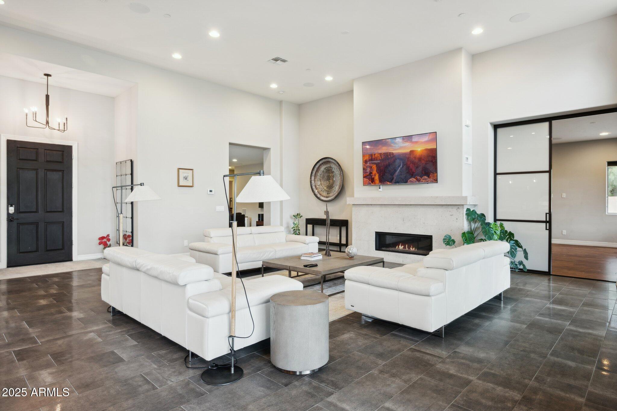 5237 E MONTGOMERY Road