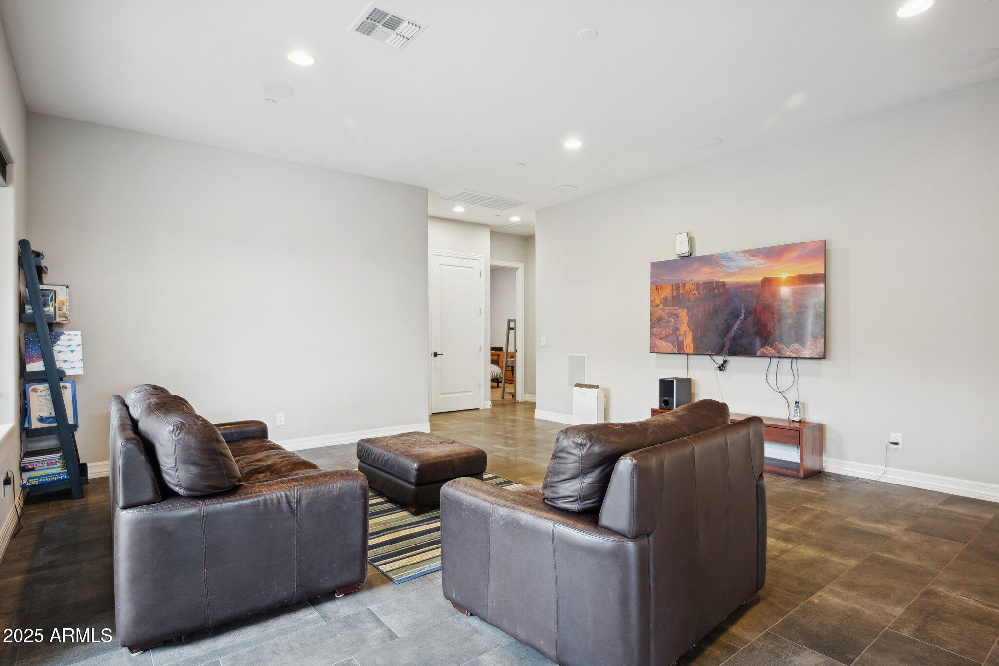 5237 E MONTGOMERY Road