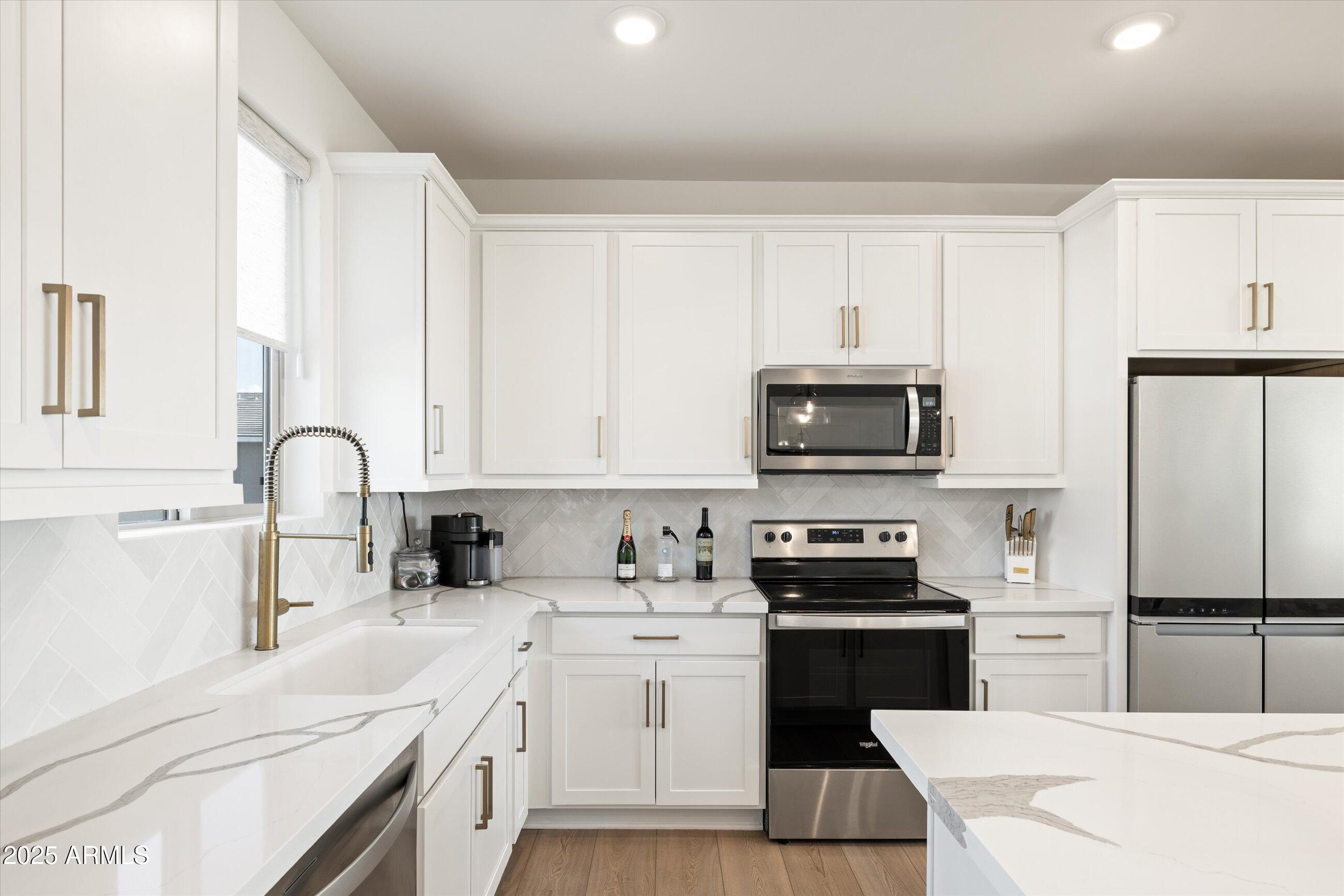 2121 W Sonoran Desert Drive 8