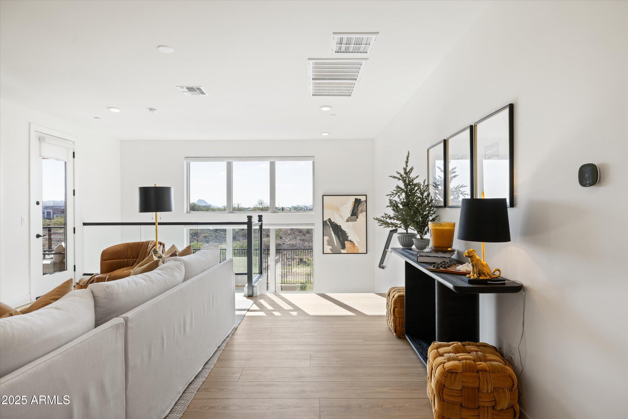 2121 W Sonoran Desert Drive 8