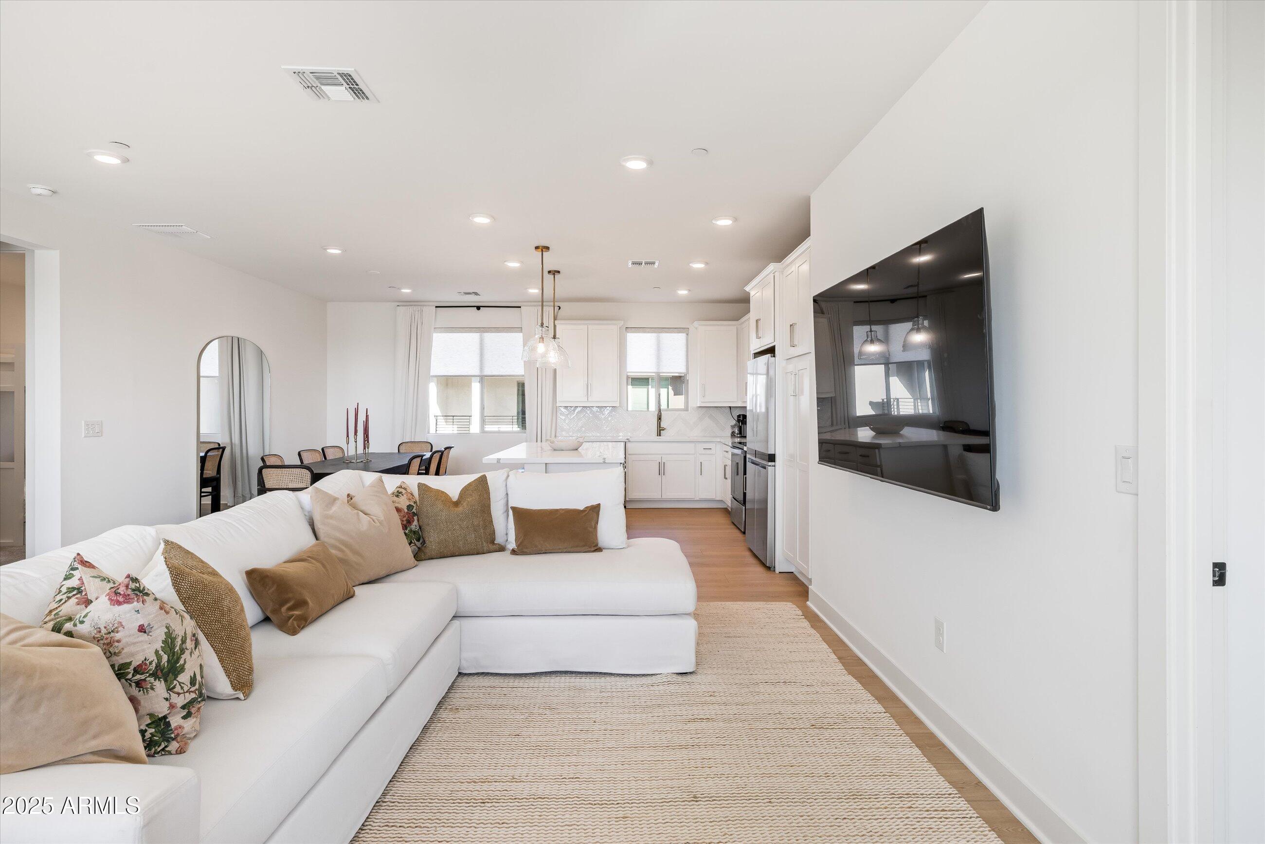 2121 W Sonoran Desert Drive 8