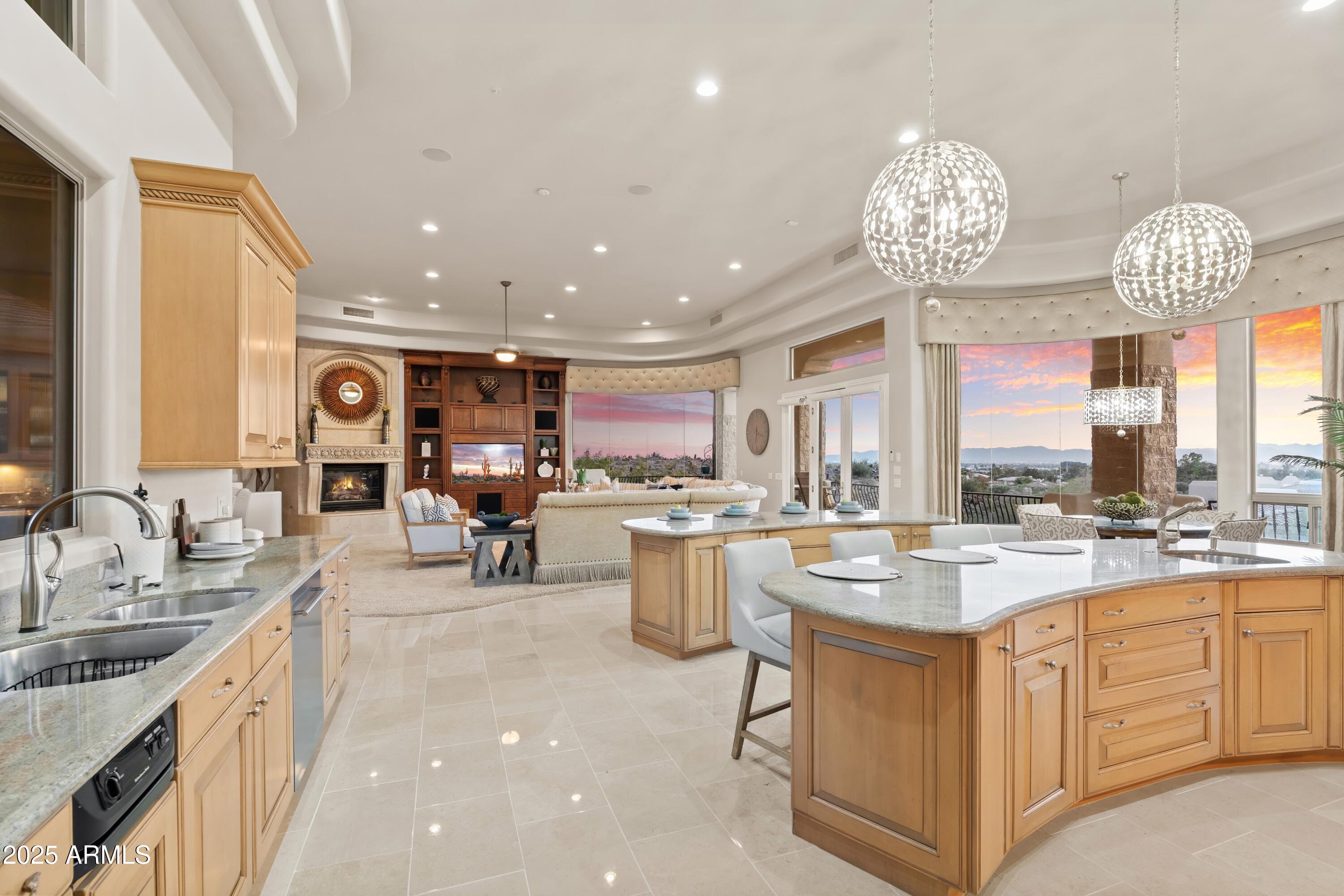 6621 N ARIZONA BILTMORE Circle