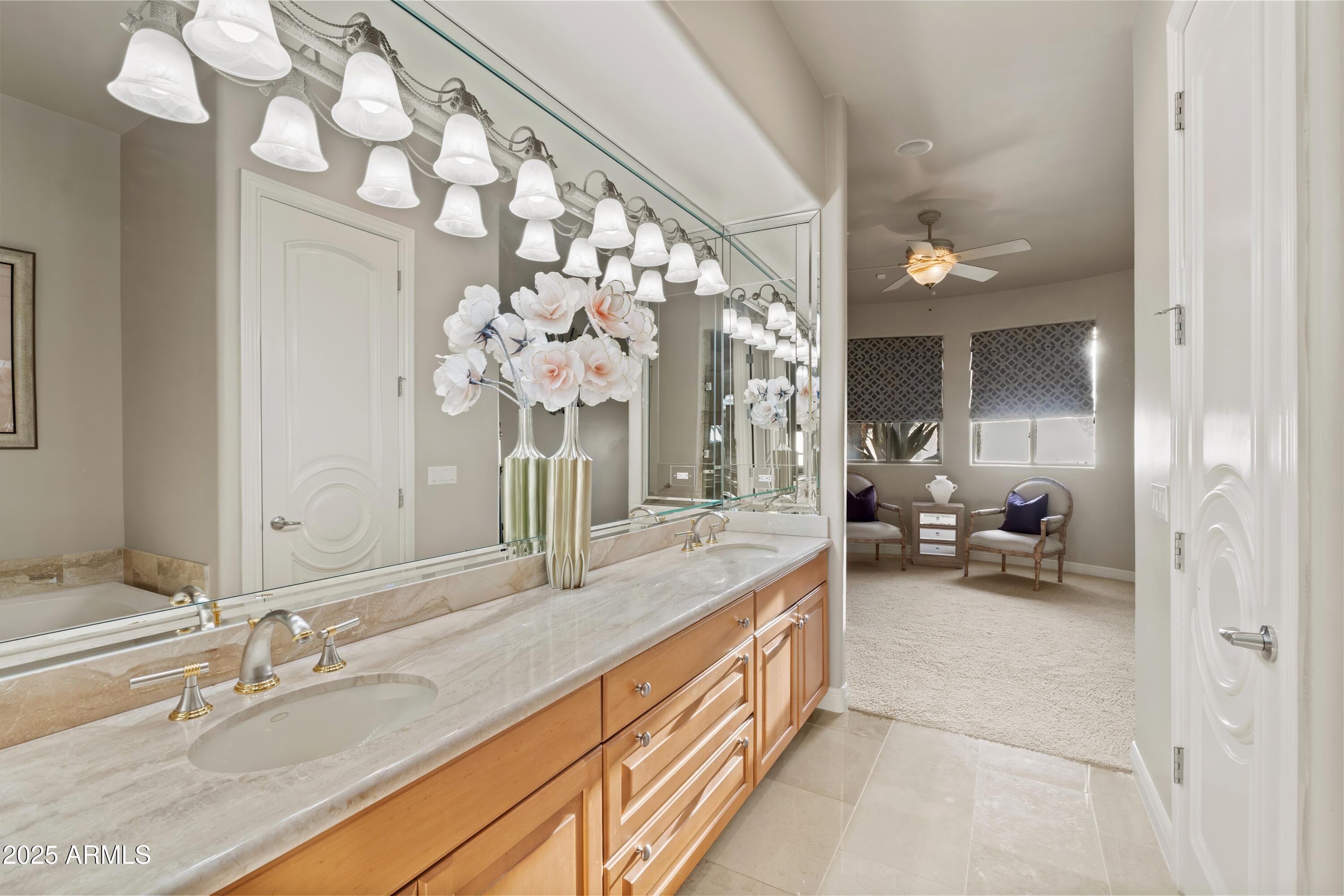 6621 N ARIZONA BILTMORE Circle