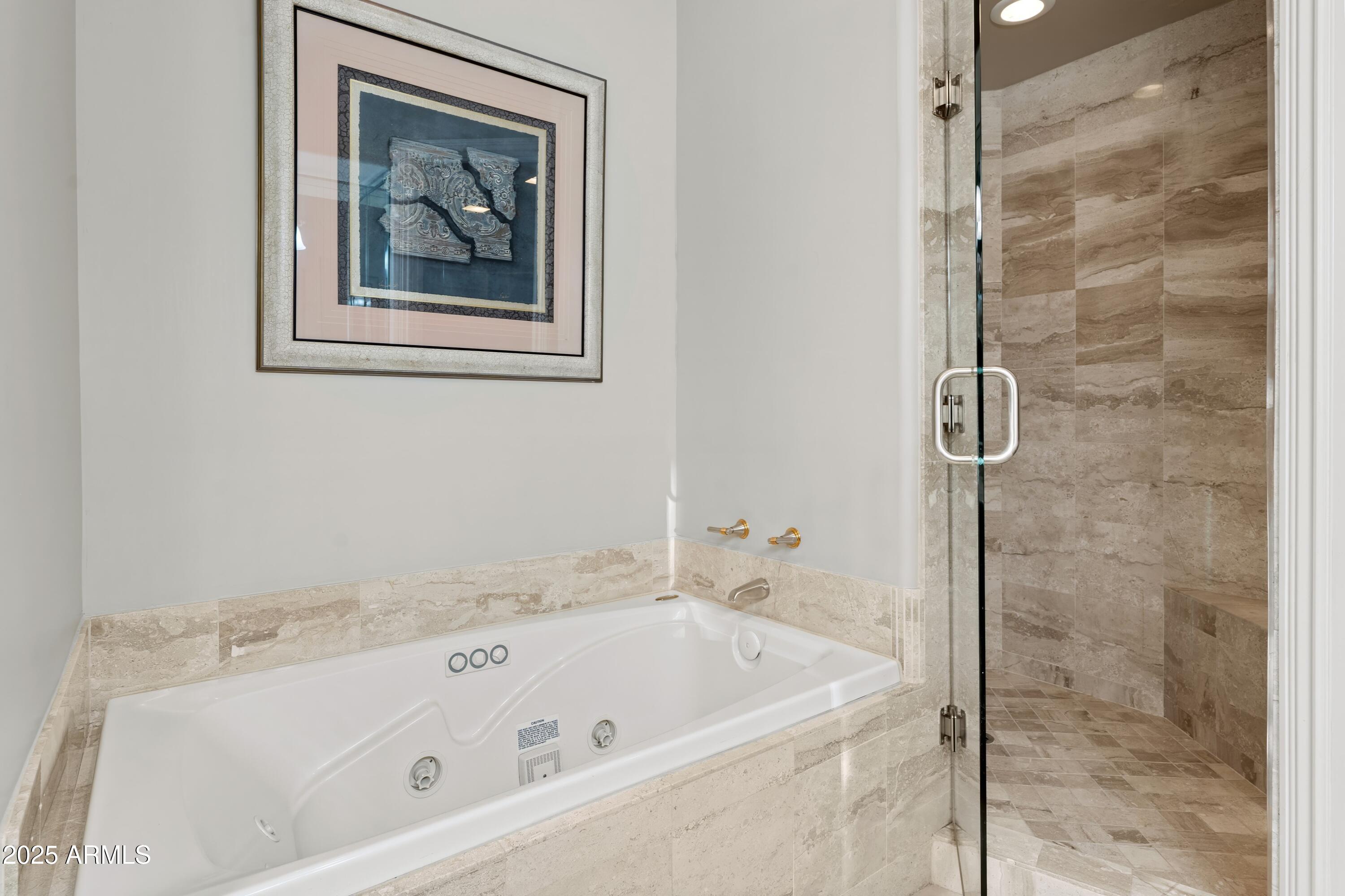 6621 N ARIZONA BILTMORE Circle