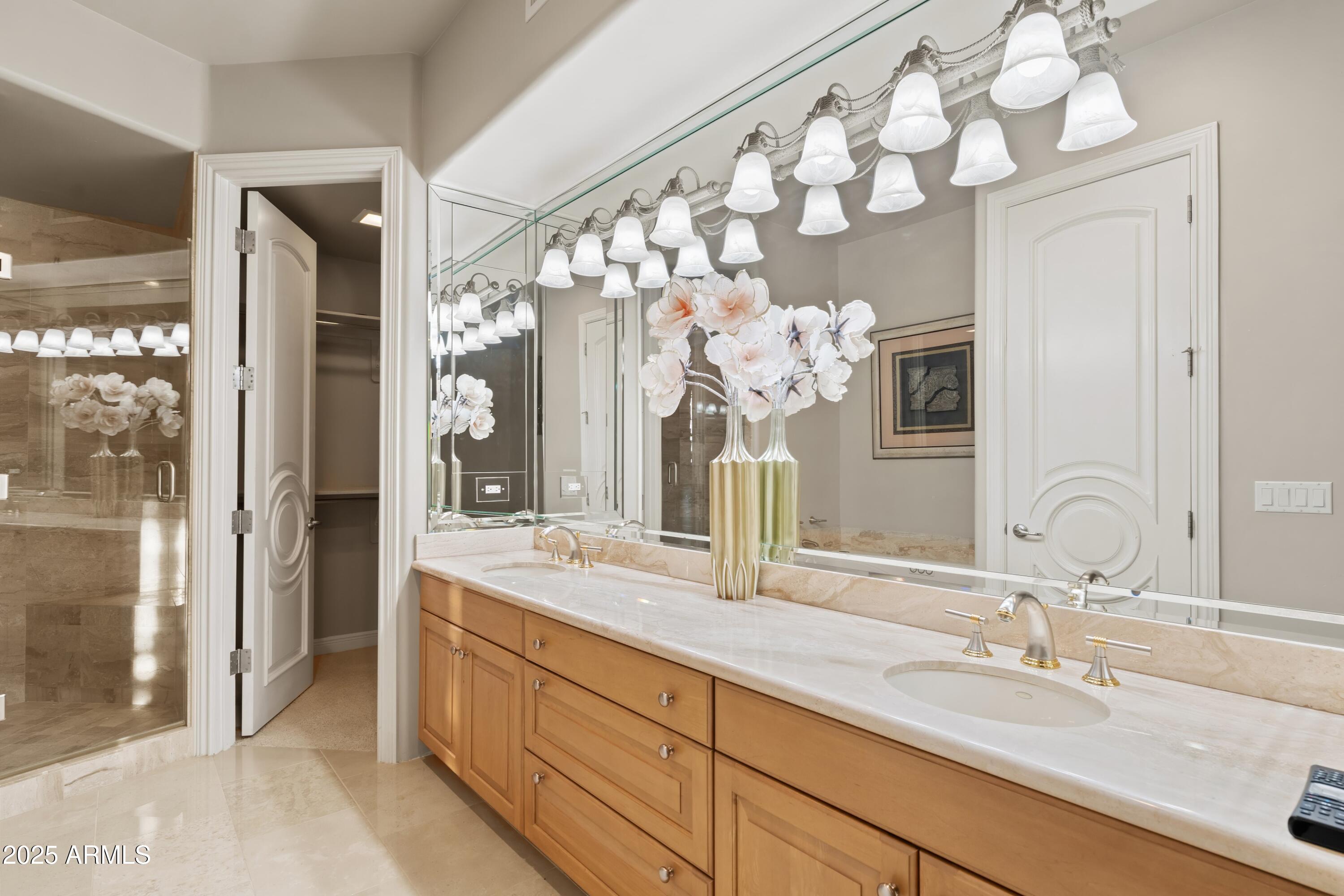 6621 N ARIZONA BILTMORE Circle