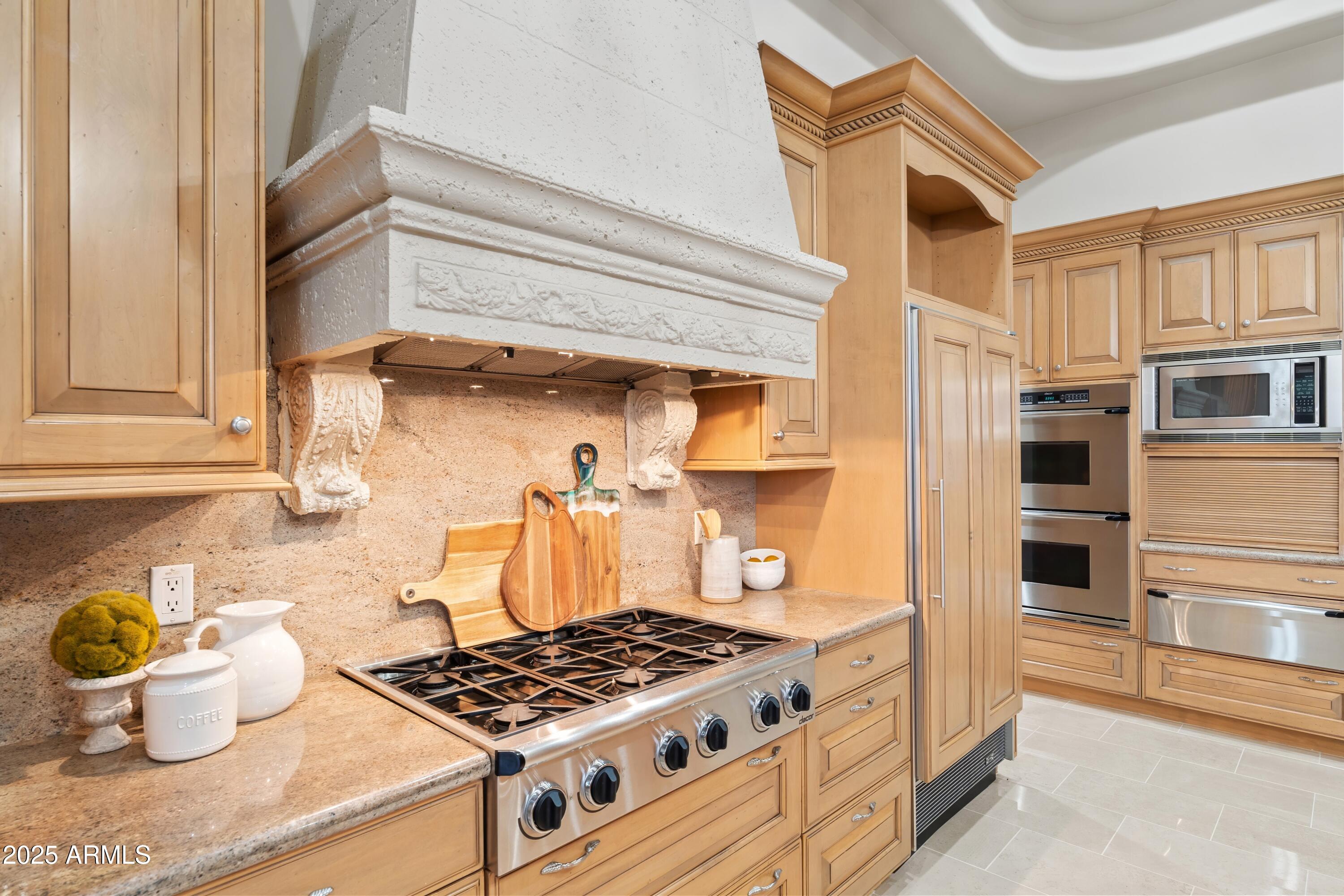 6621 N ARIZONA BILTMORE Circle