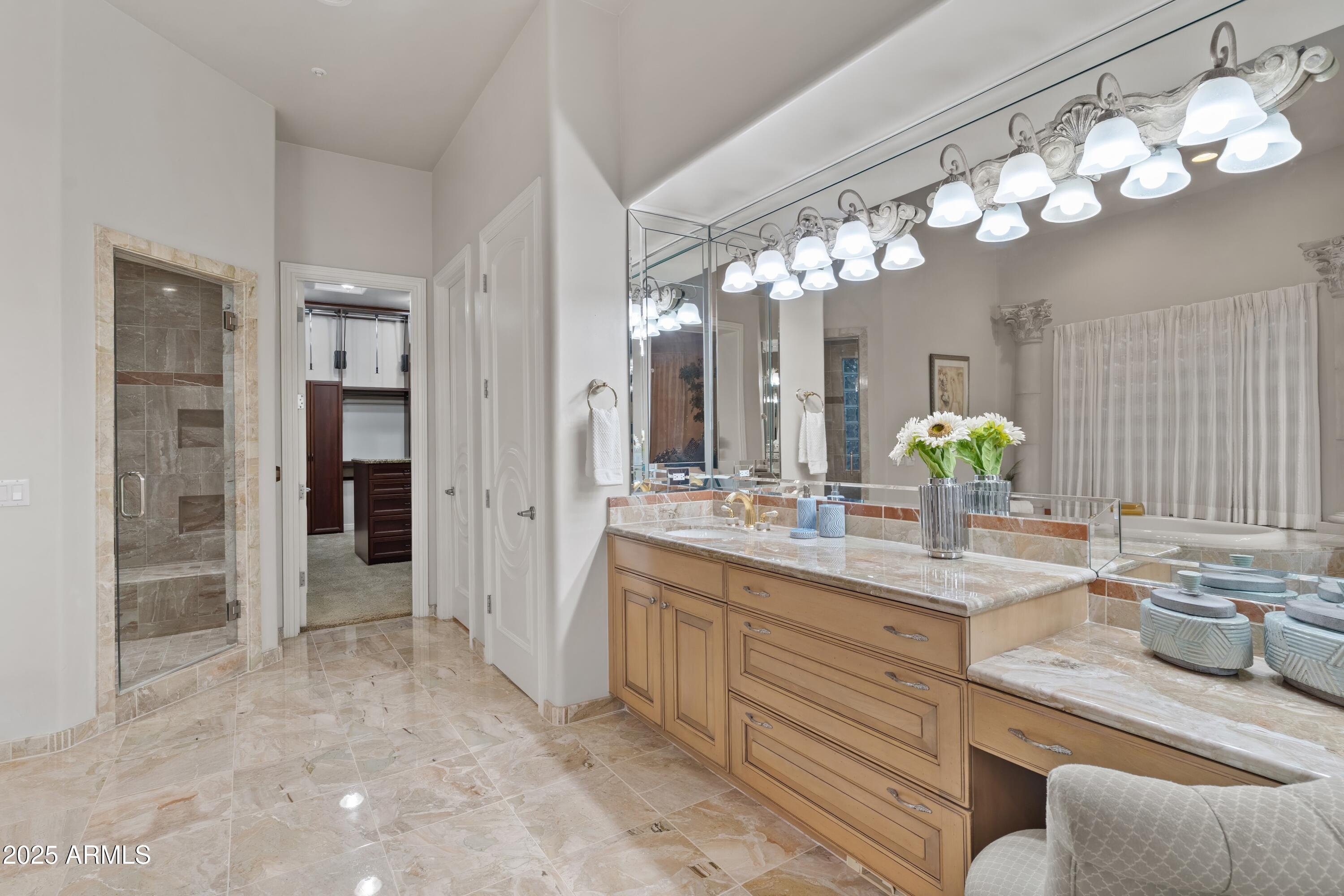 6621 N ARIZONA BILTMORE Circle