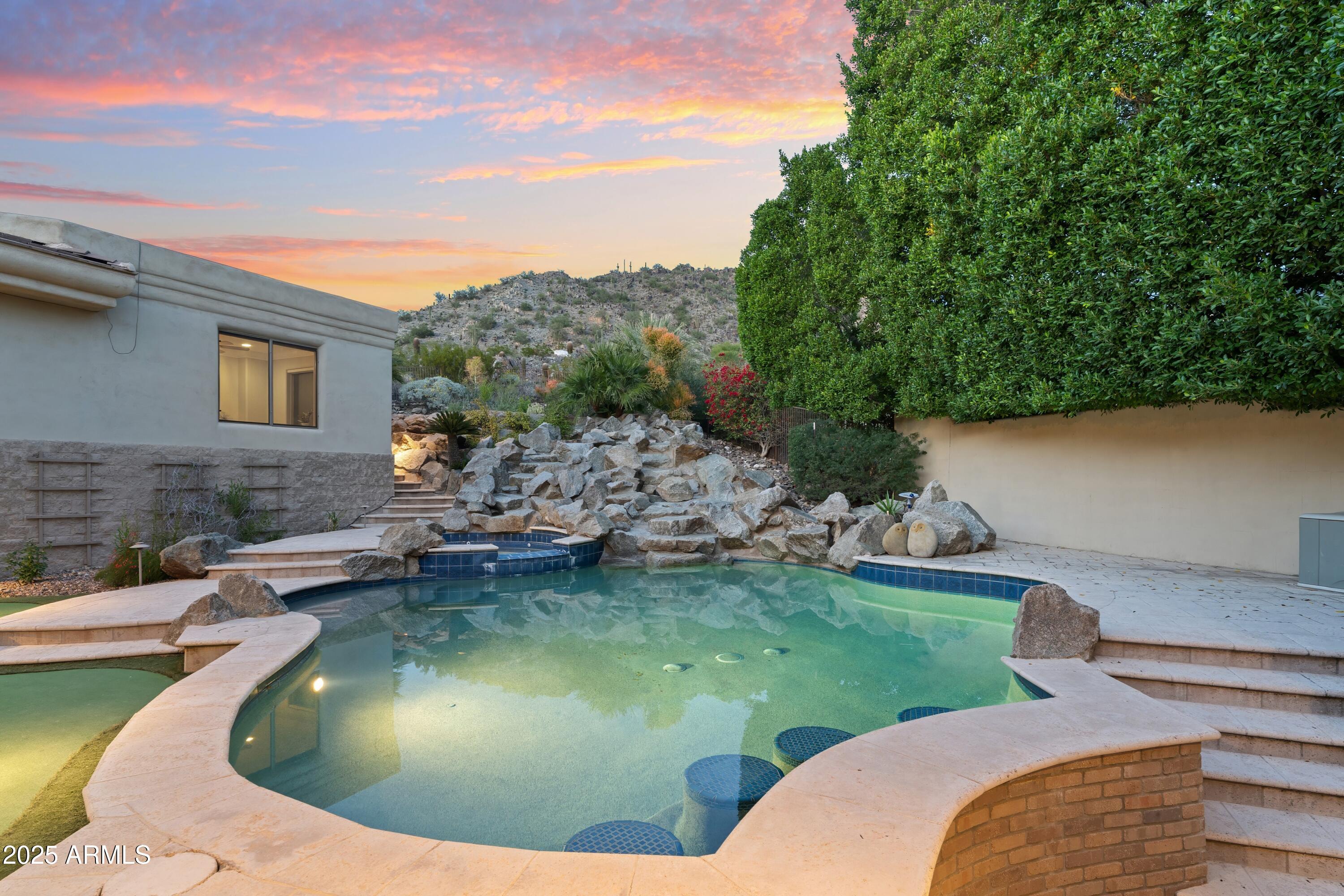 6621 N ARIZONA BILTMORE Circle