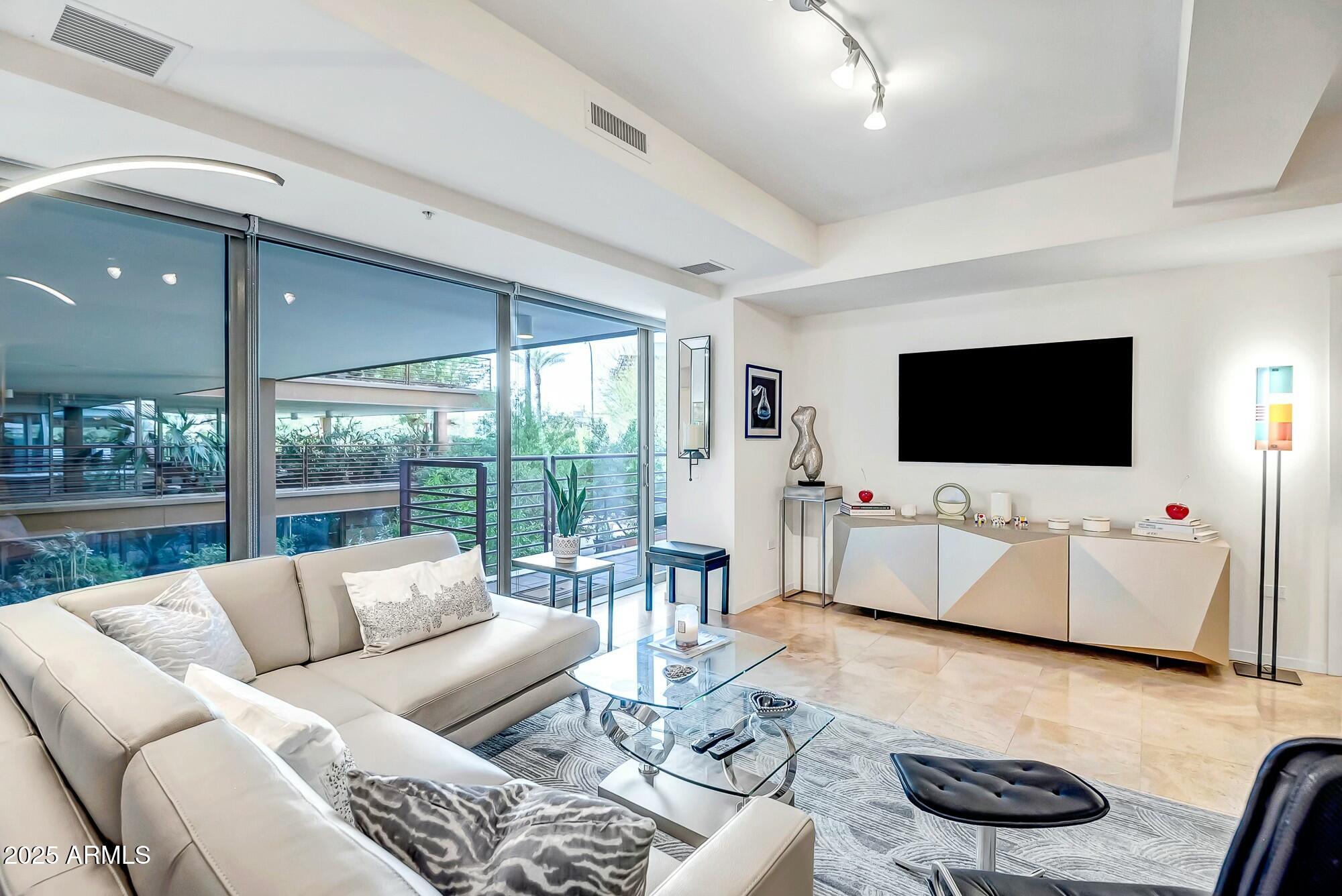 7121 E RANCHO VISTA Drive 2002