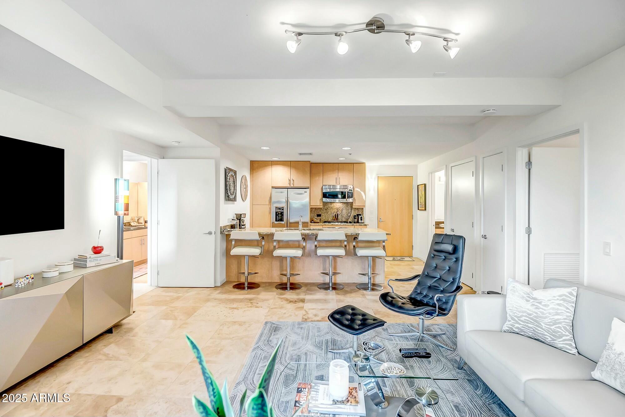 7121 E RANCHO VISTA Drive 2002