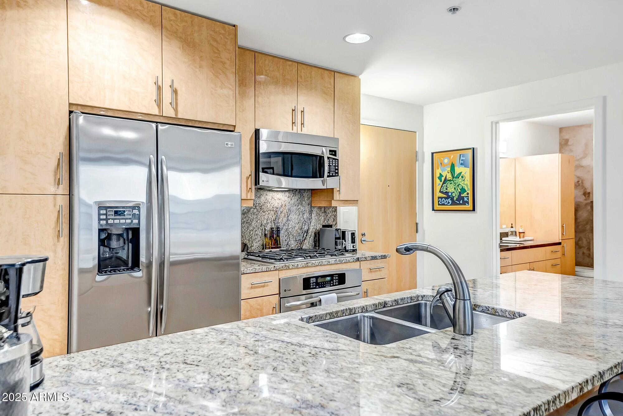 7121 E RANCHO VISTA Drive 2002