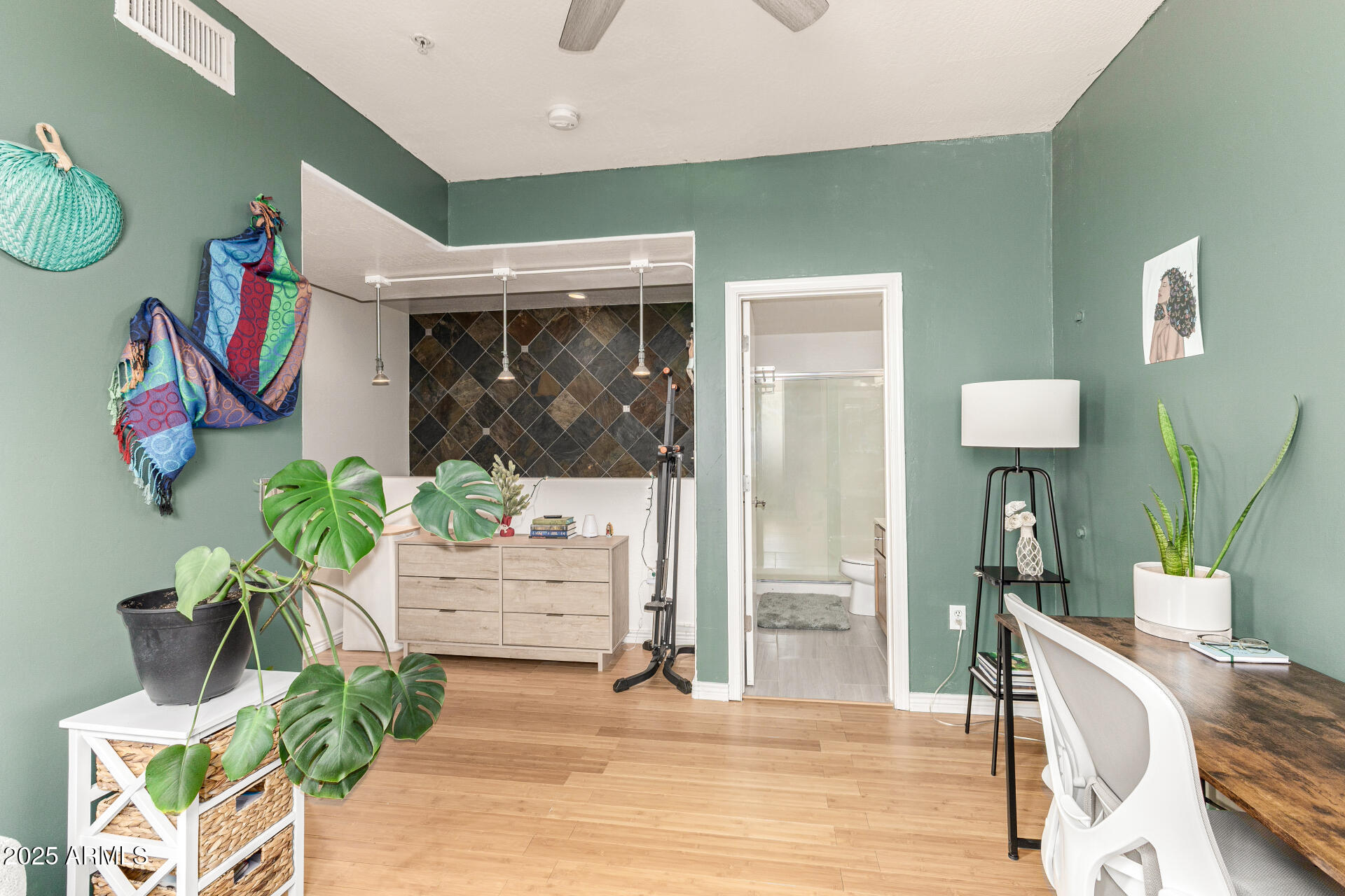 706 E WASHINGTON Street 114