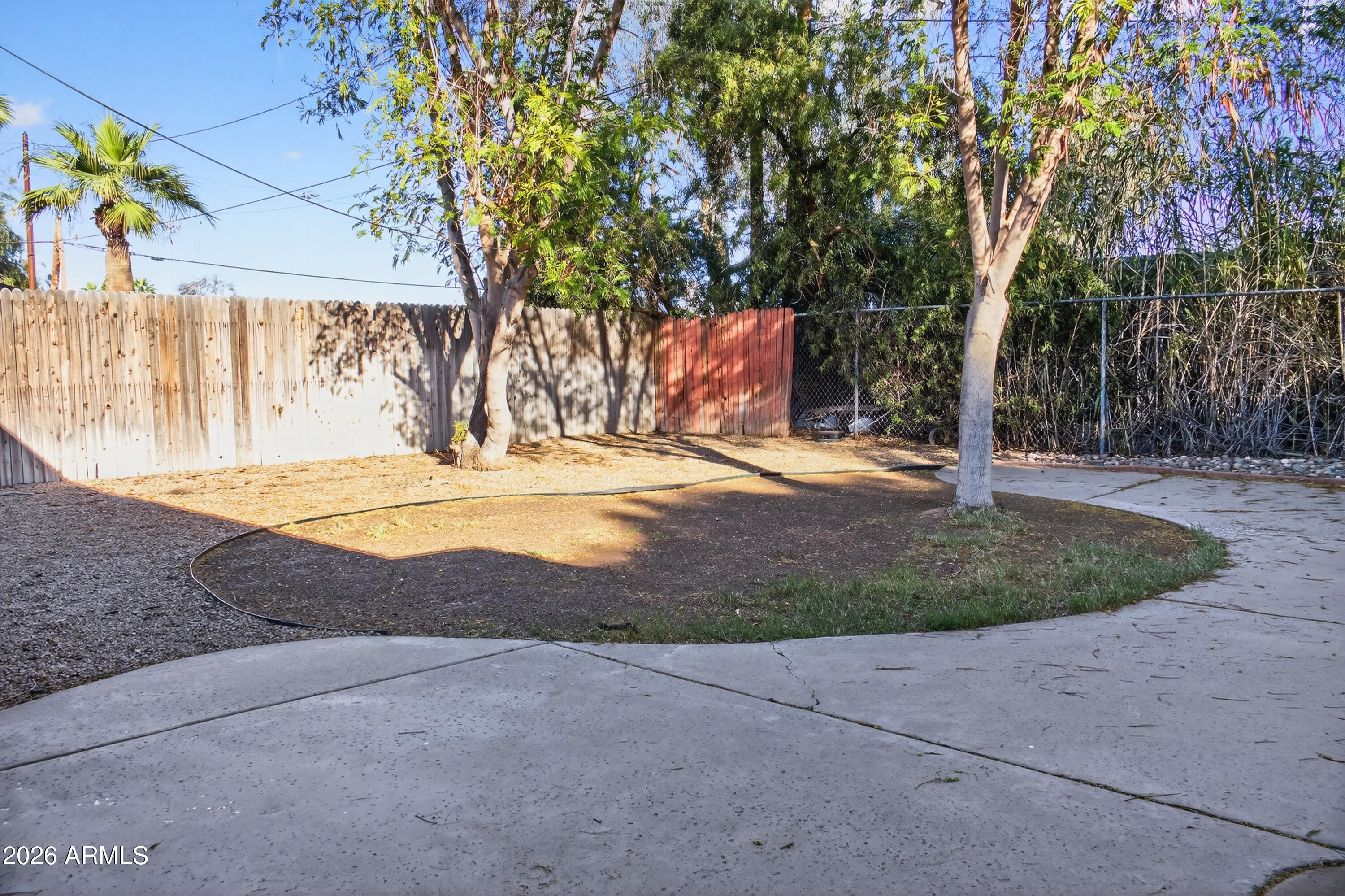 2210 E CAMBRIDGE Avenue