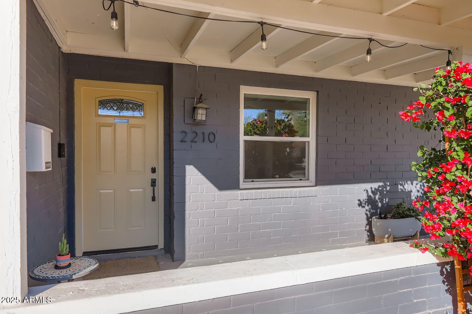 2210 E CAMBRIDGE Avenue