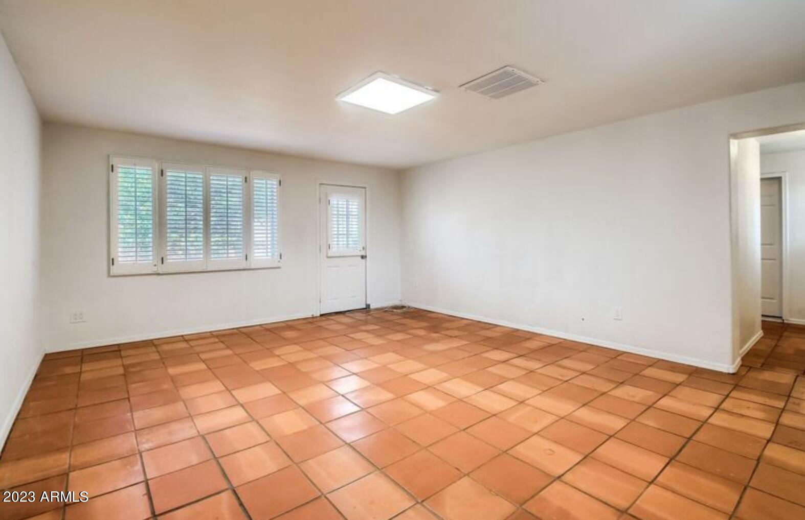 1430 E MEADOWBROOK Avenue