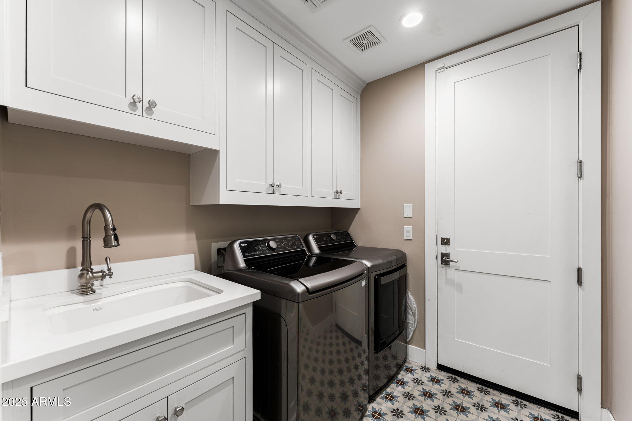 9466 E ROCKWOOD Drive