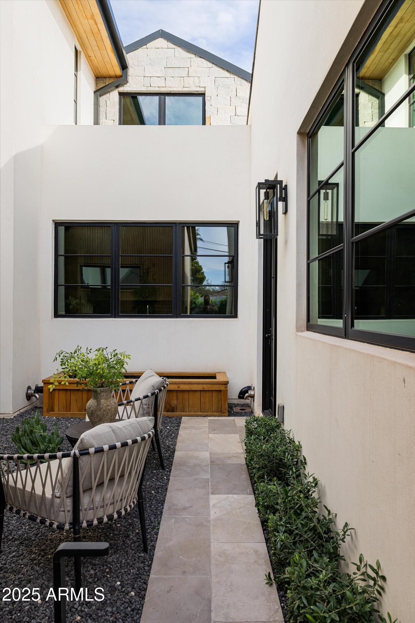 5715 E MONTEROSA Street