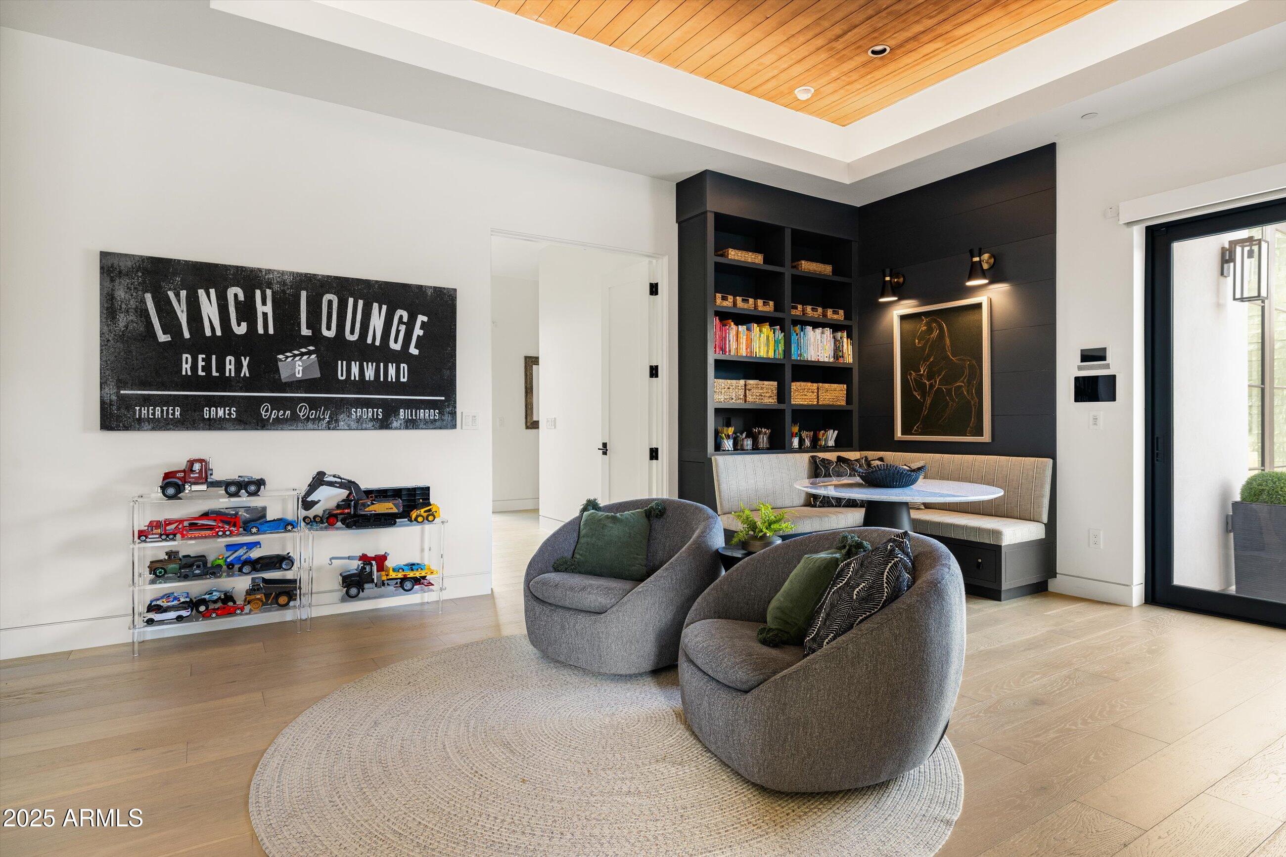 5715 E MONTEROSA Street