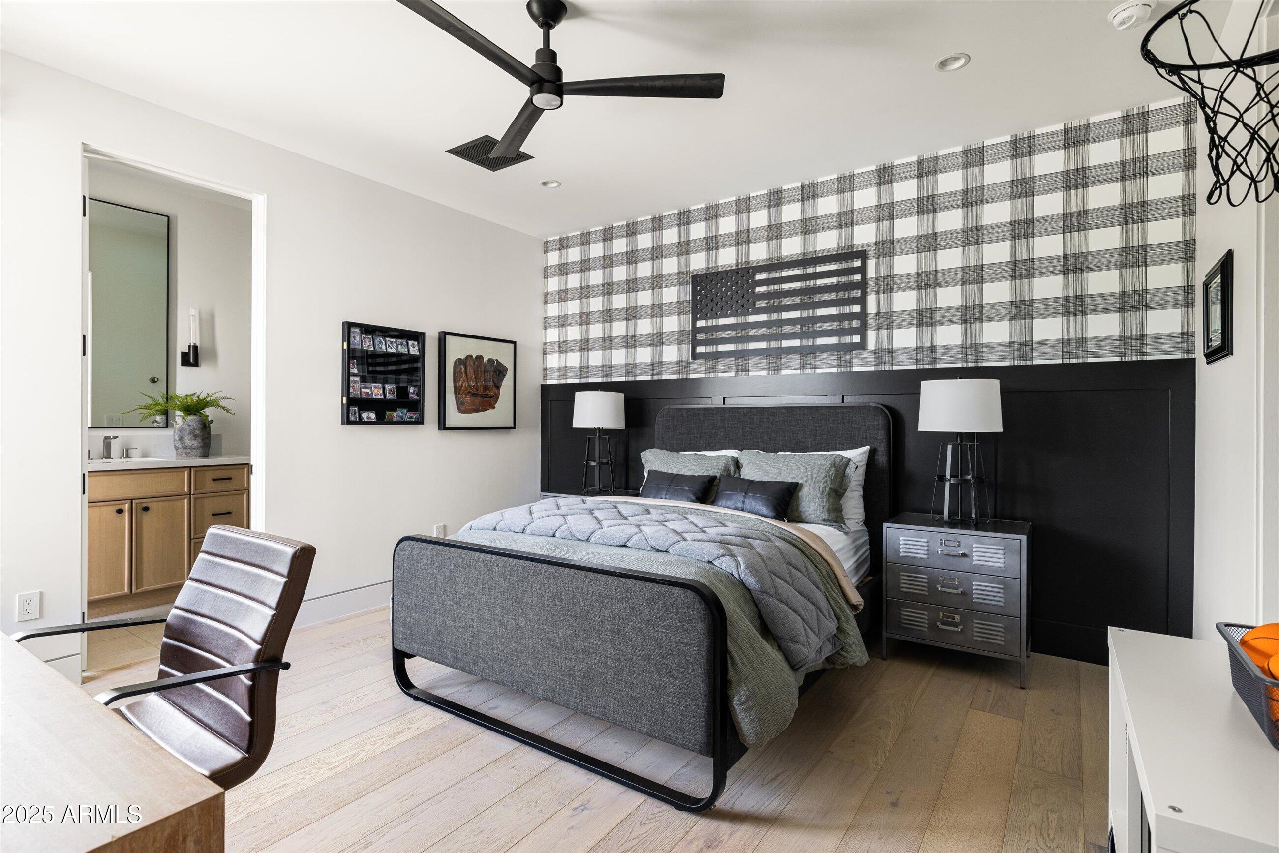 5715 E MONTEROSA Street