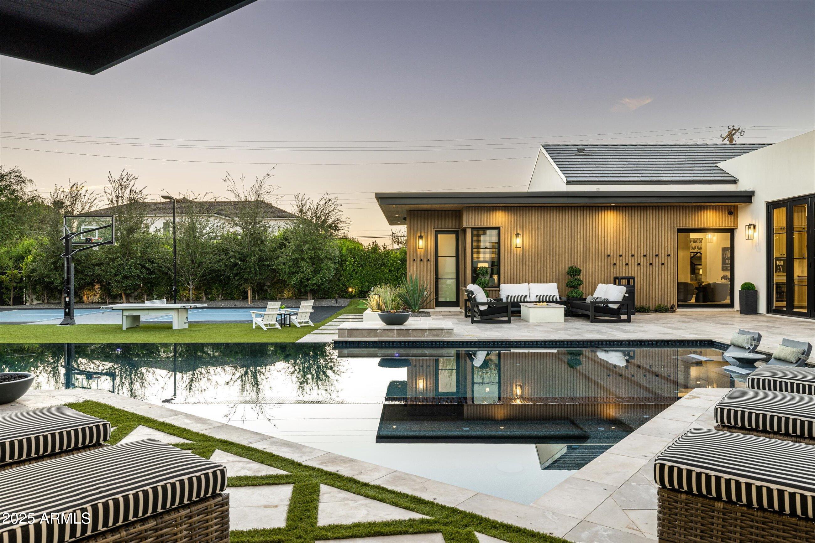 5715 E MONTEROSA Street