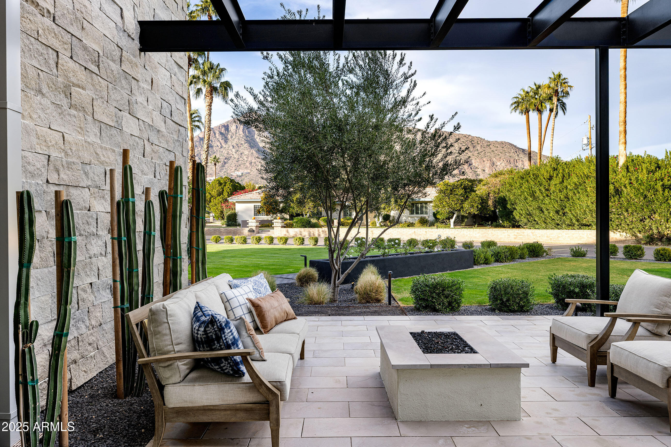 5715 E MONTEROSA Street