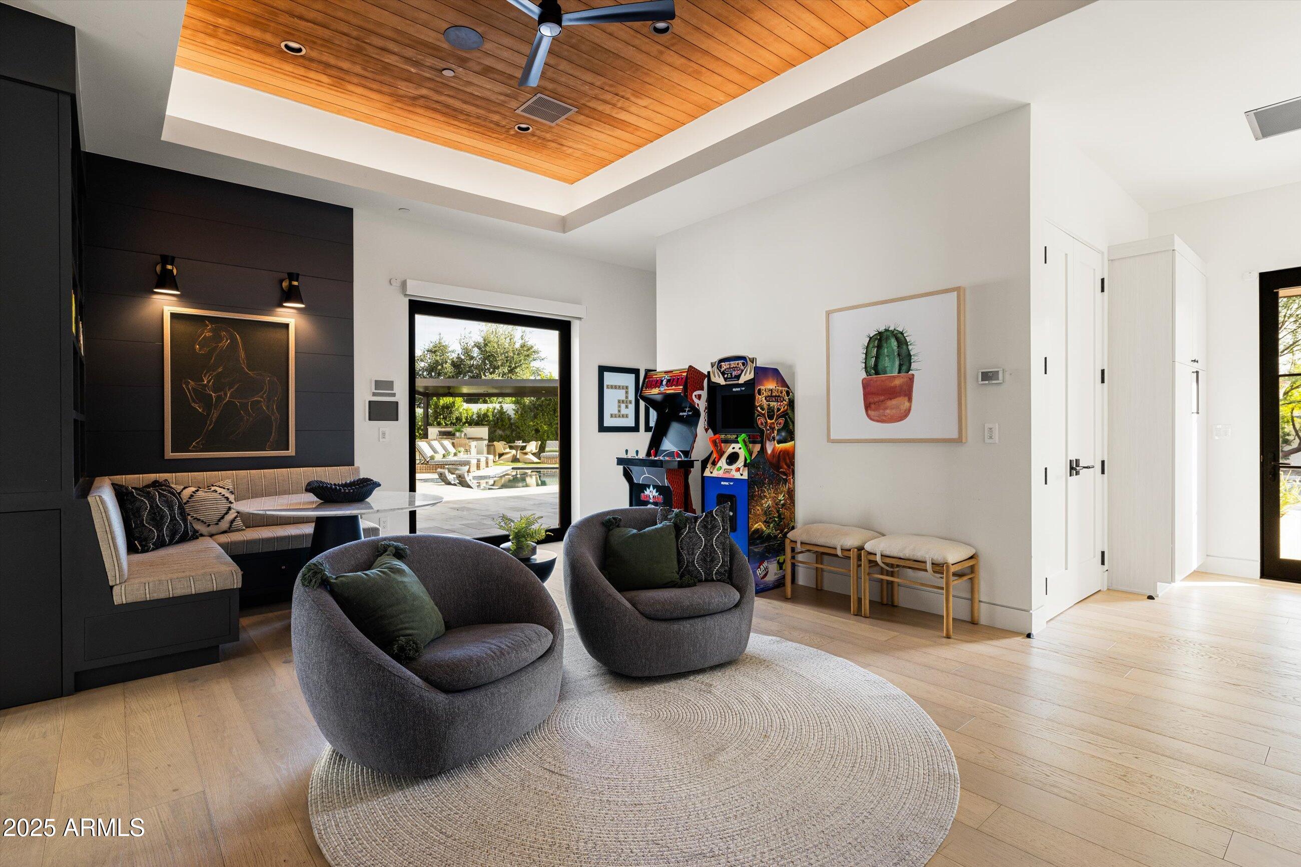 5715 E MONTEROSA Street