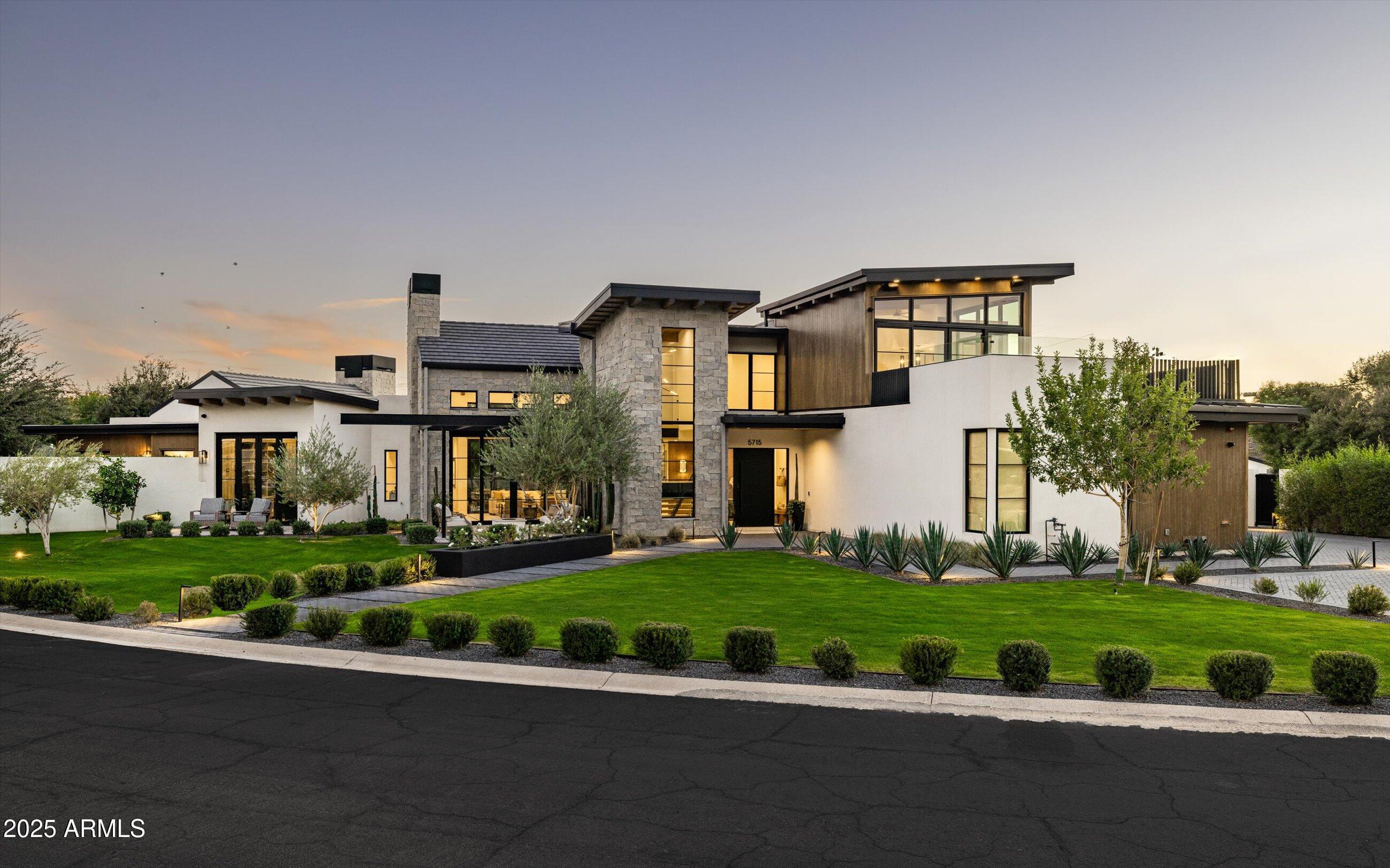 5715 E MONTEROSA Street