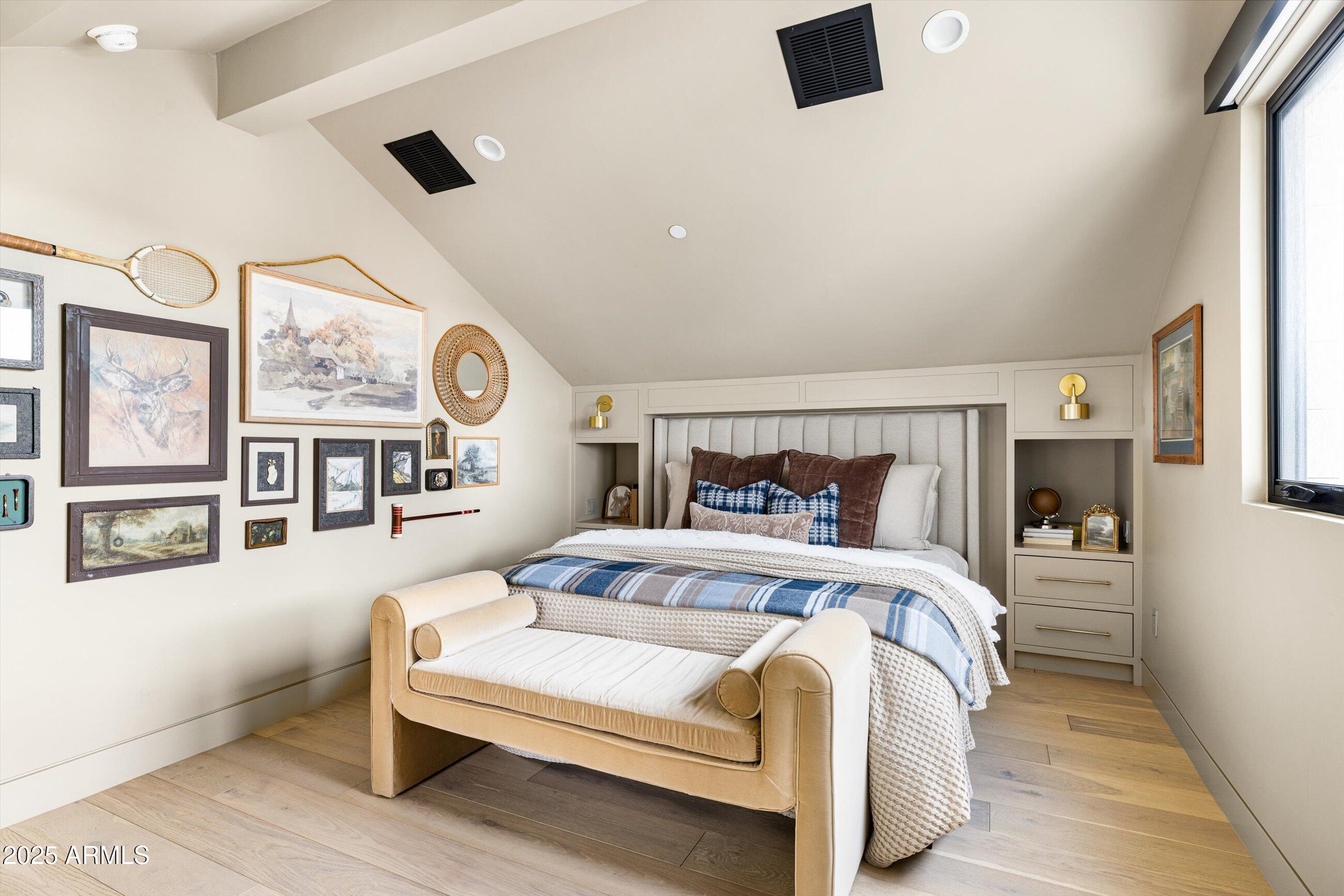 5715 E MONTEROSA Street