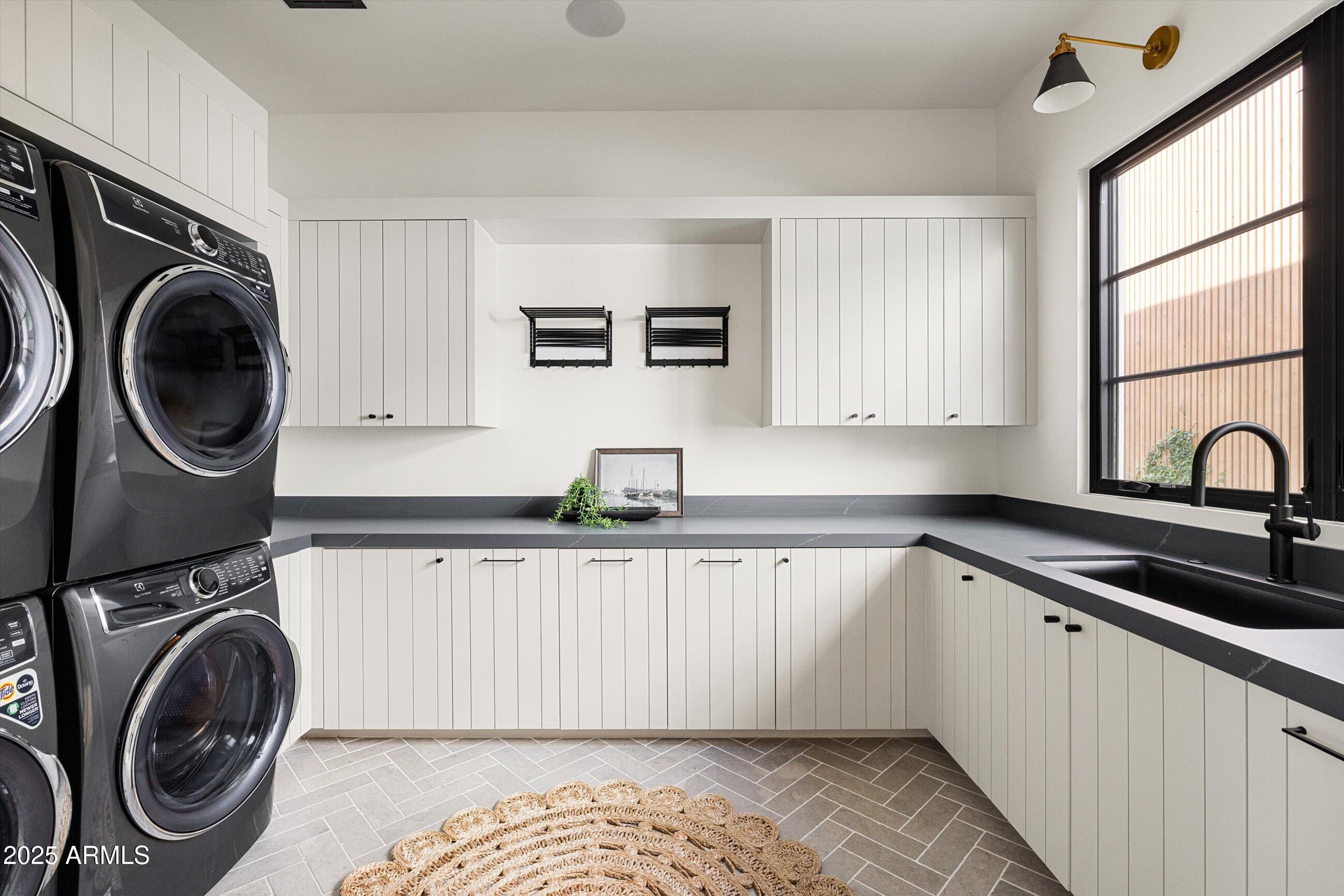 5715 E MONTEROSA Street