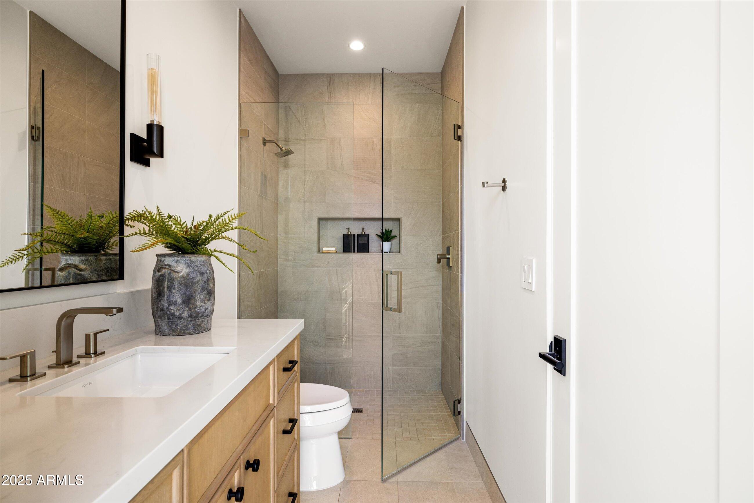 5715 E MONTEROSA Street