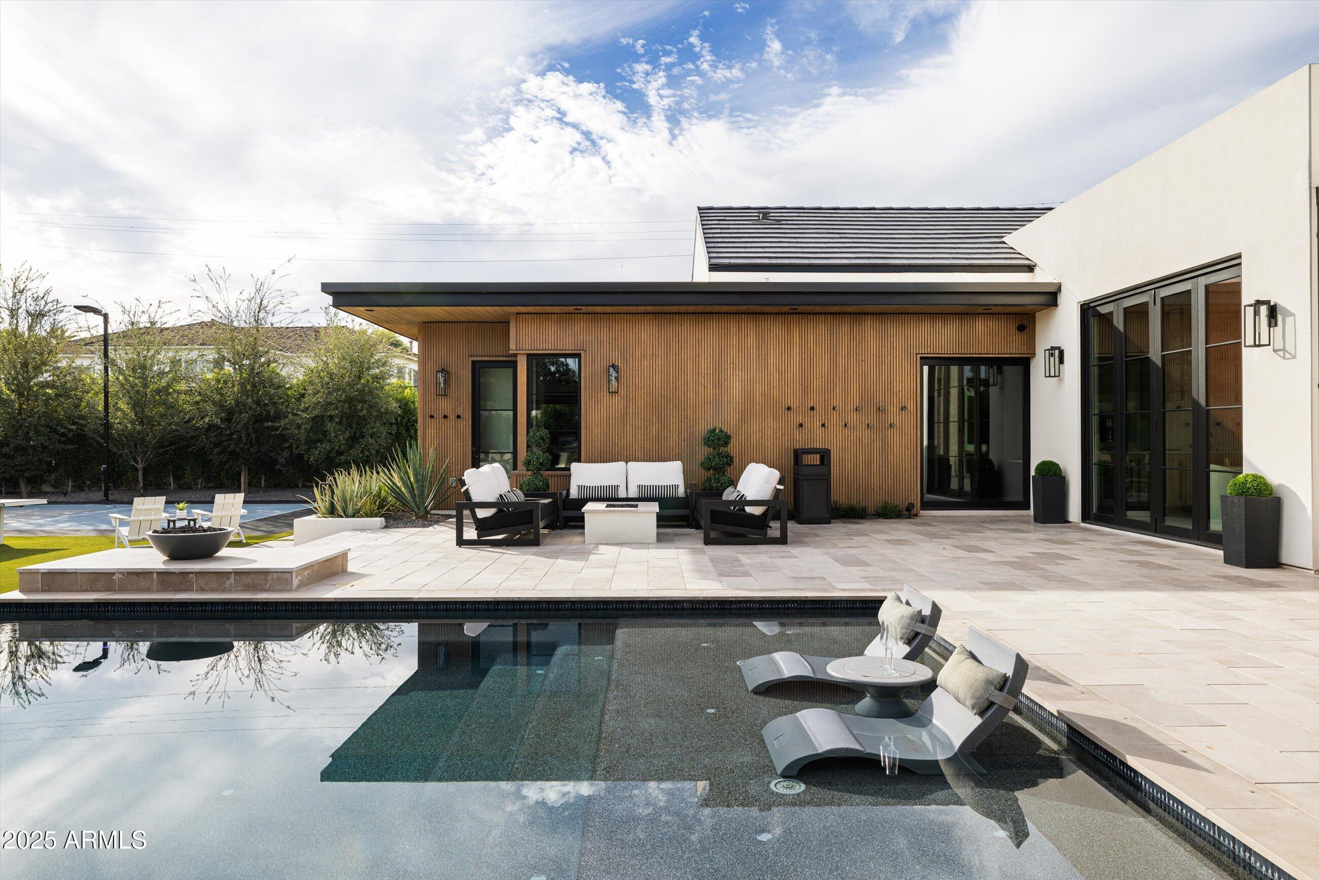 5715 E MONTEROSA Street