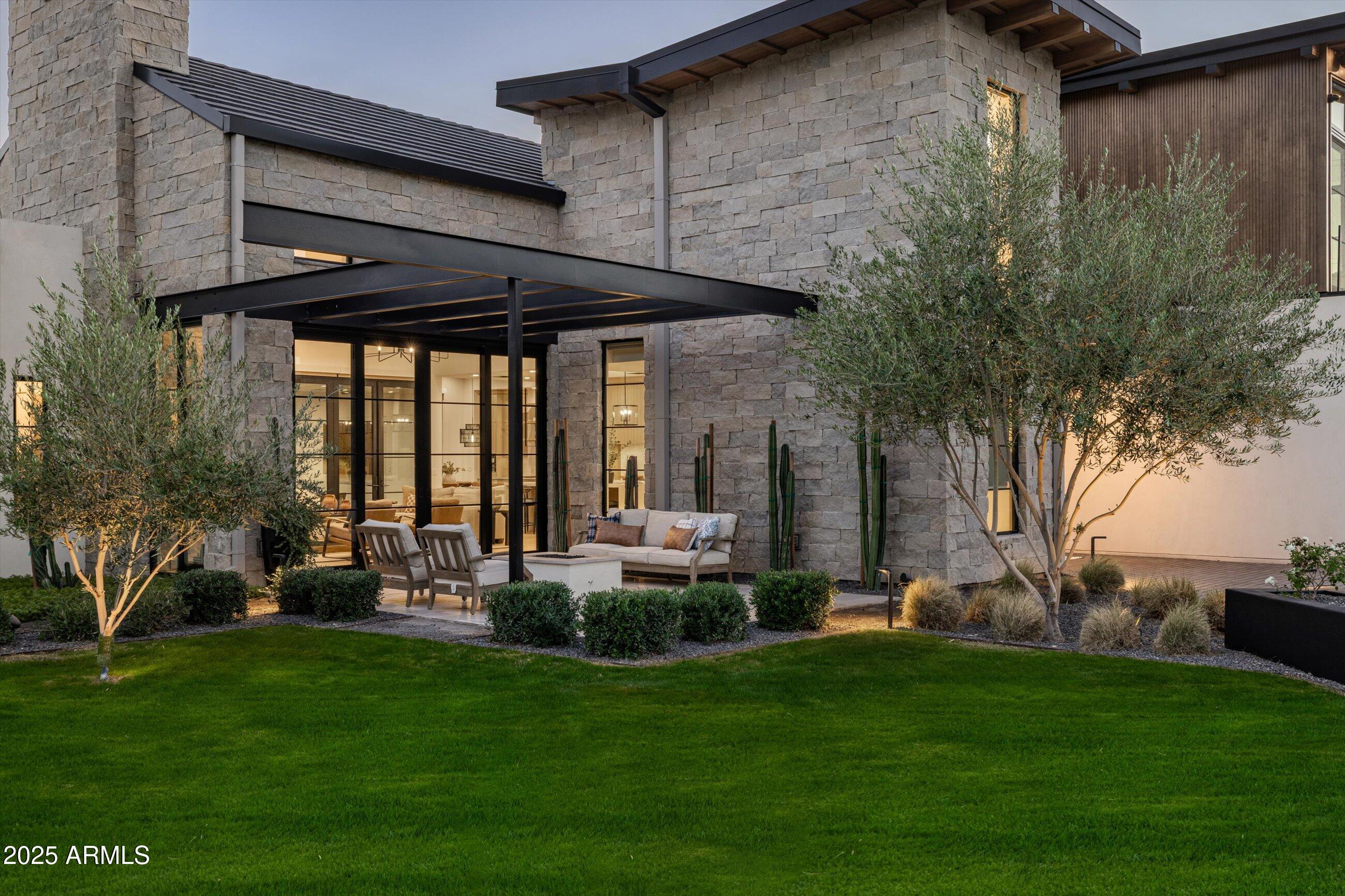 5715 E MONTEROSA Street