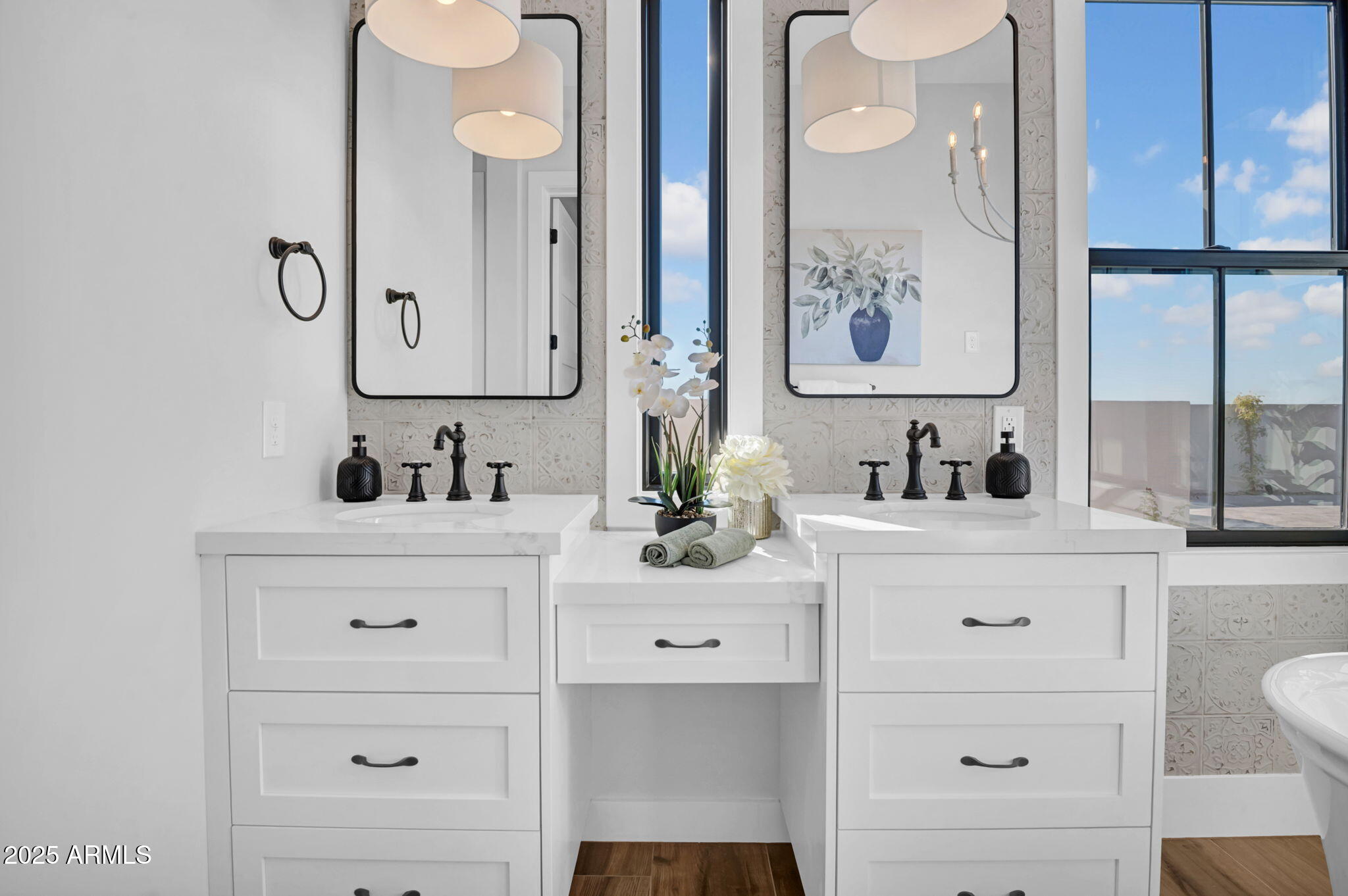 21071 W CANYON Drive