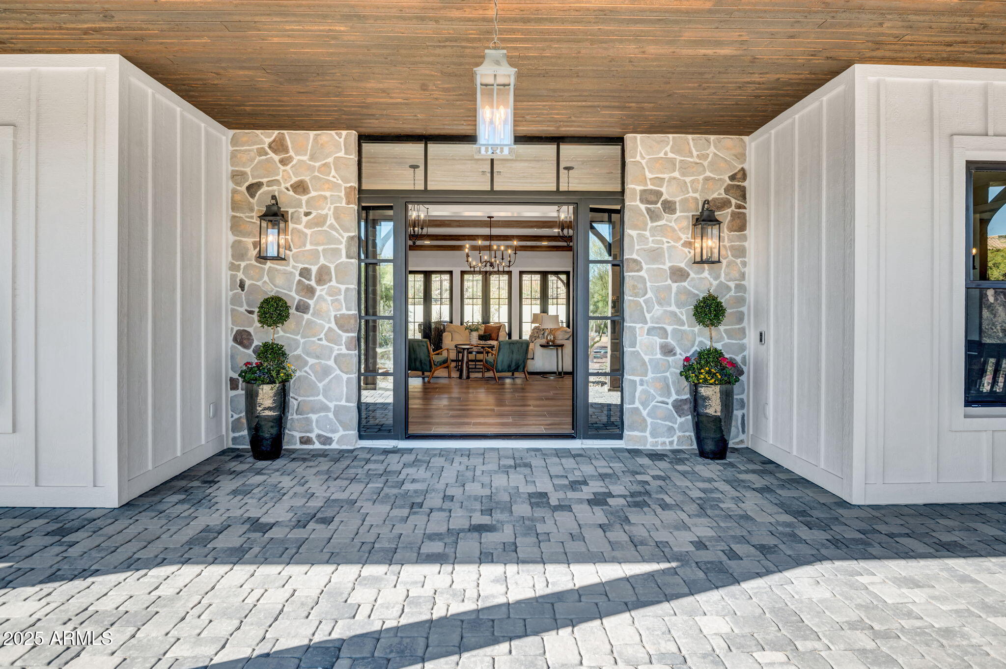 21071 W CANYON Drive