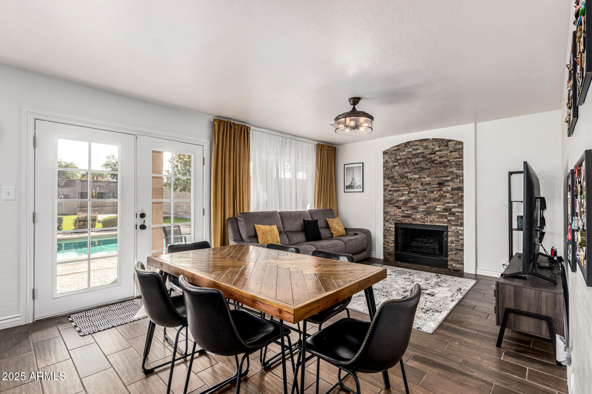 729 E GLENHAVEN Drive