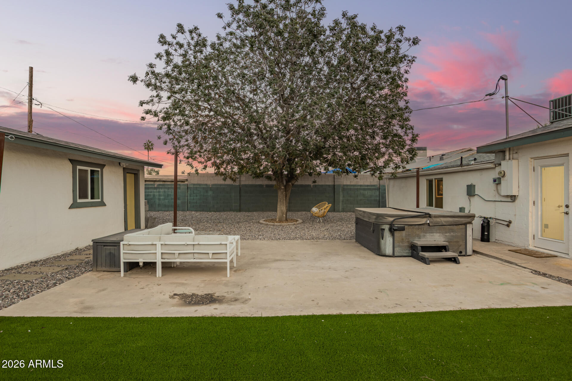 1328 E WELDON Avenue