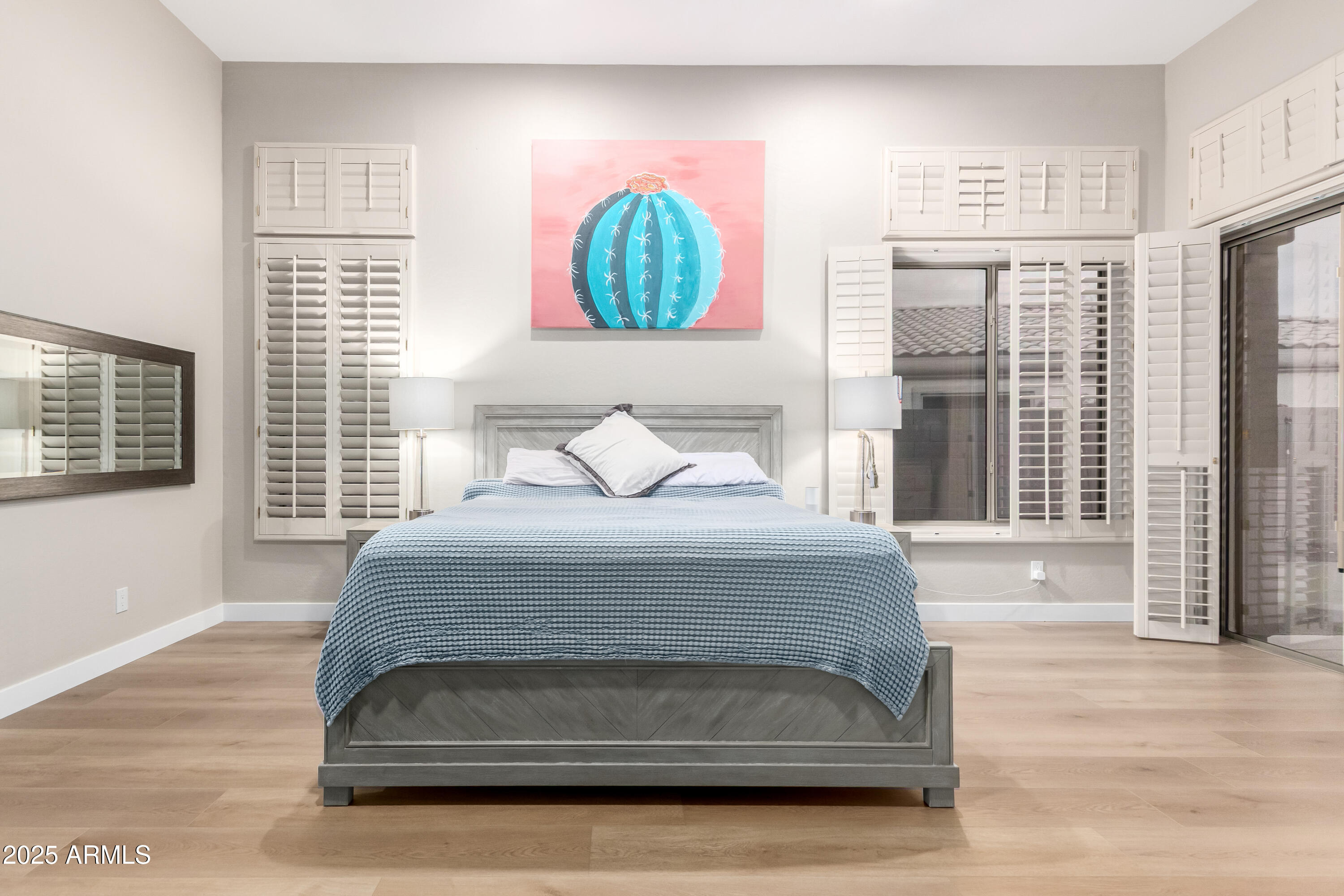 2302 W HAZELHURST Drive