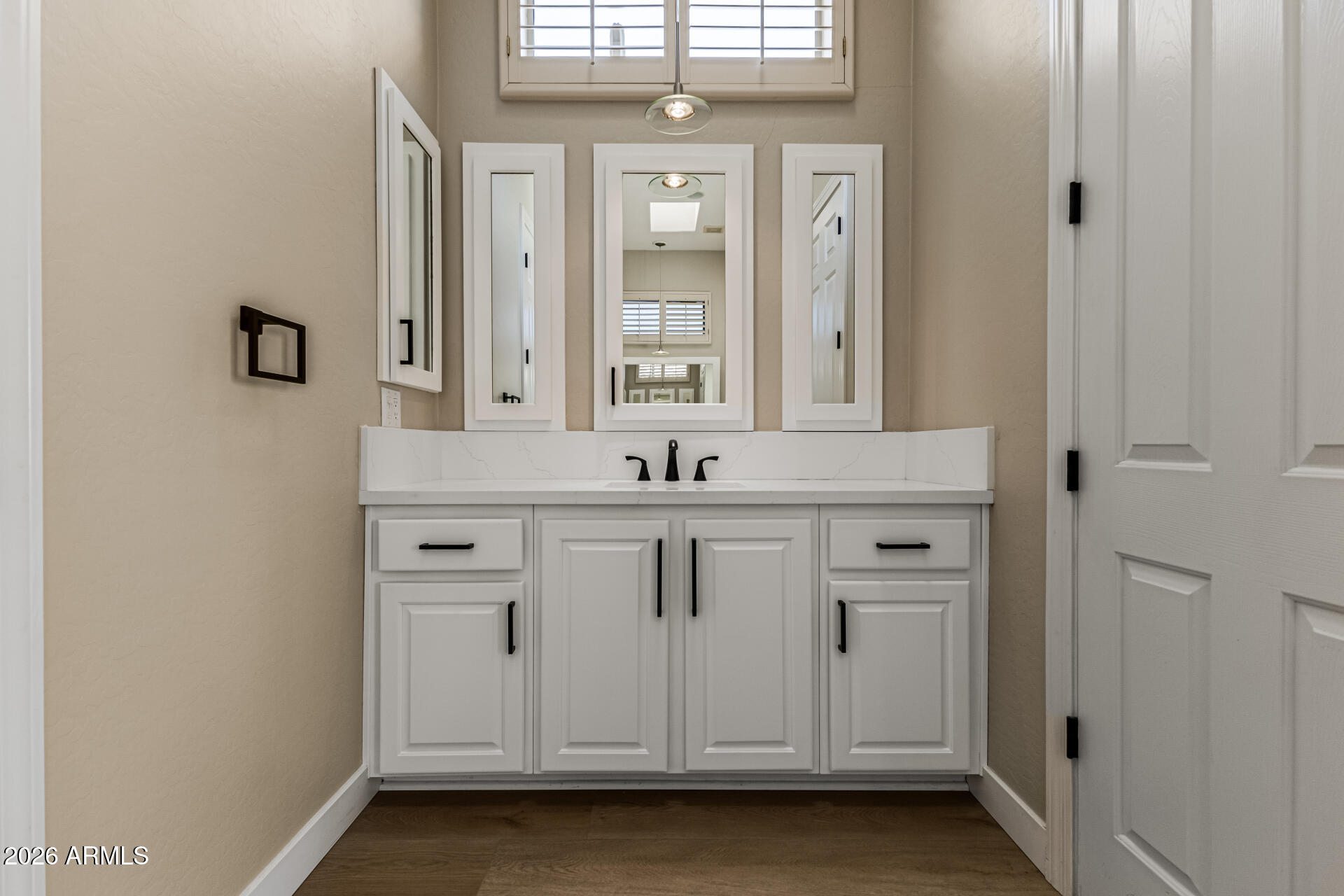 2302 W HAZELHURST Drive