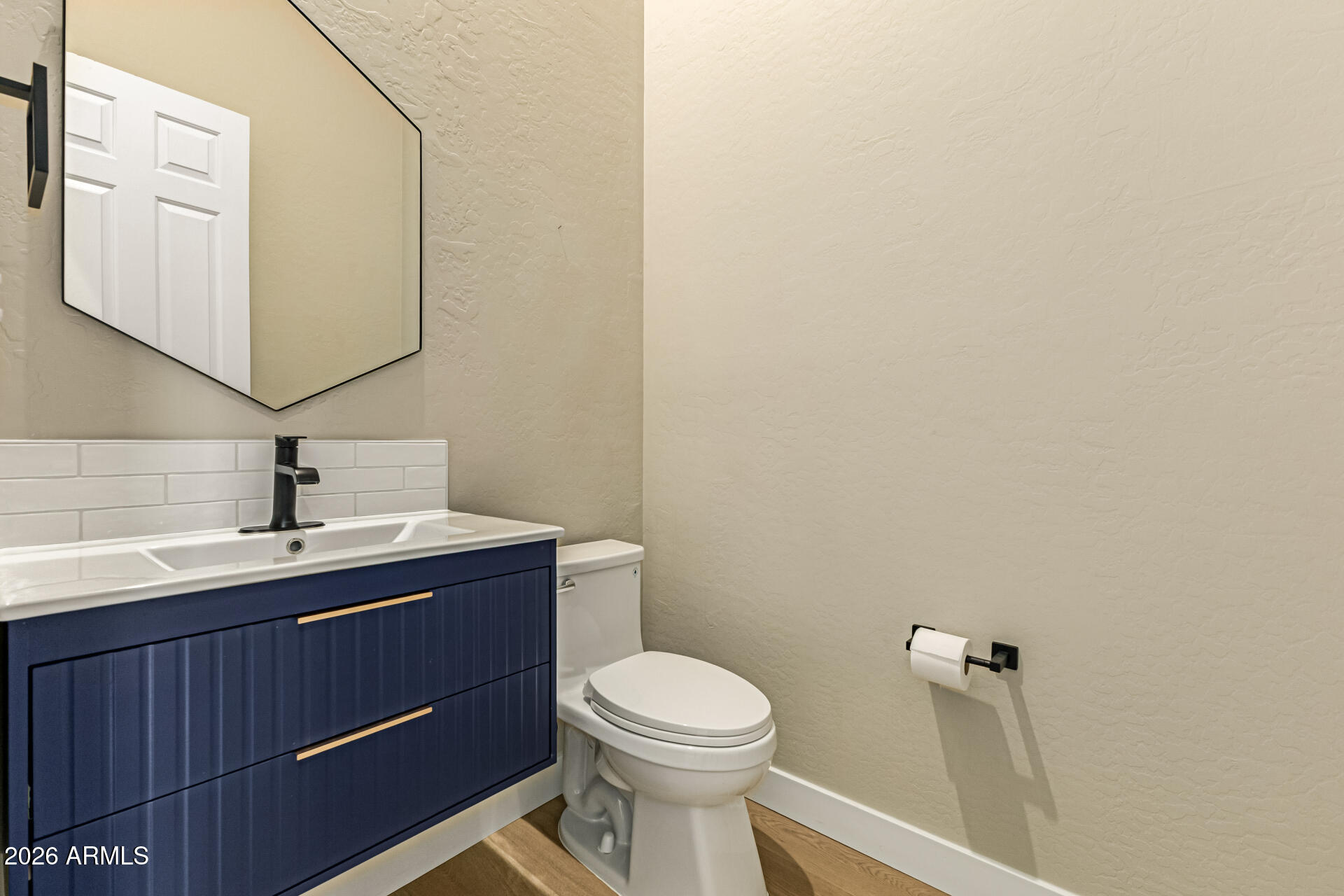 2302 W HAZELHURST Drive