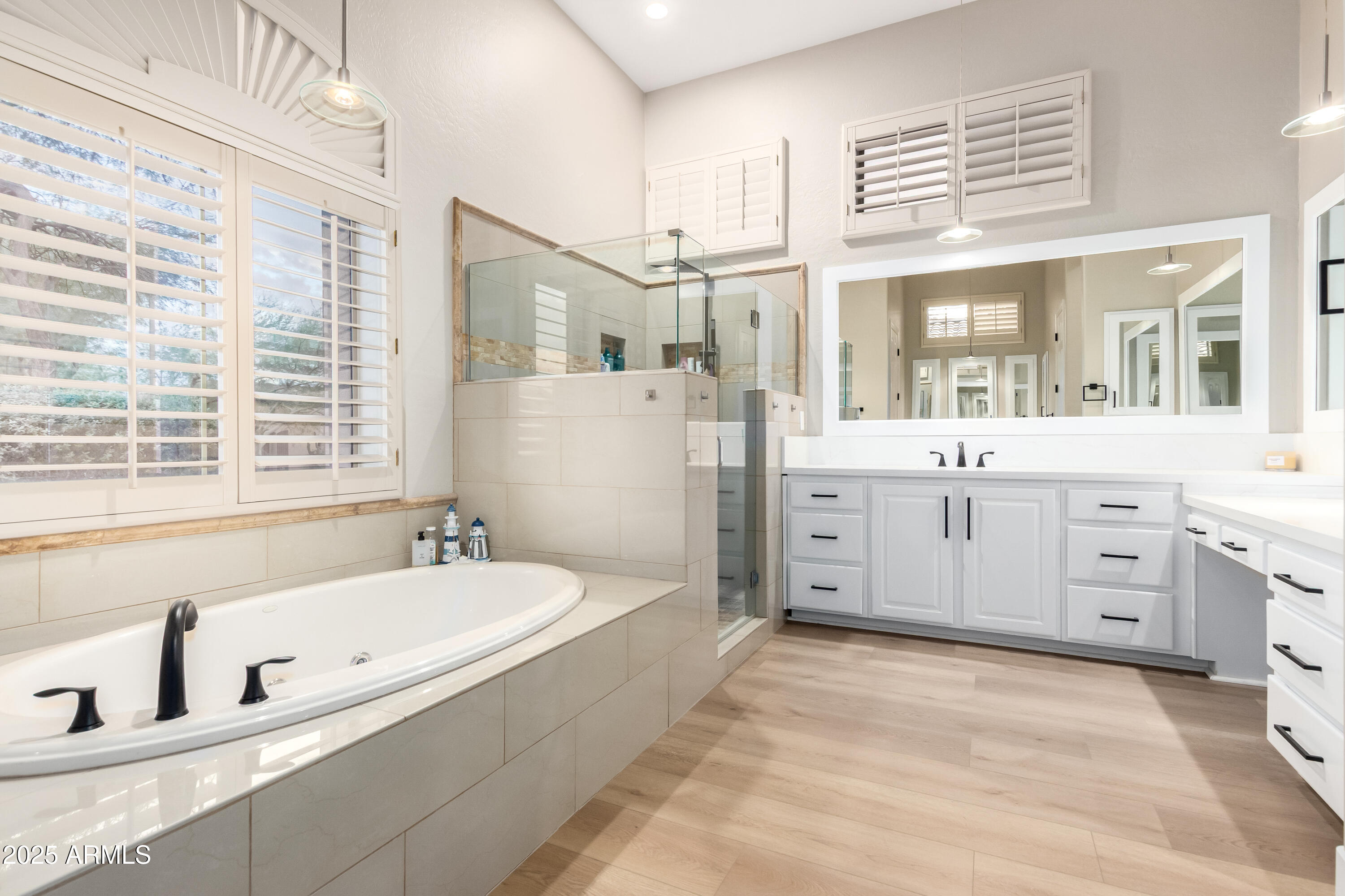 2302 W HAZELHURST Drive