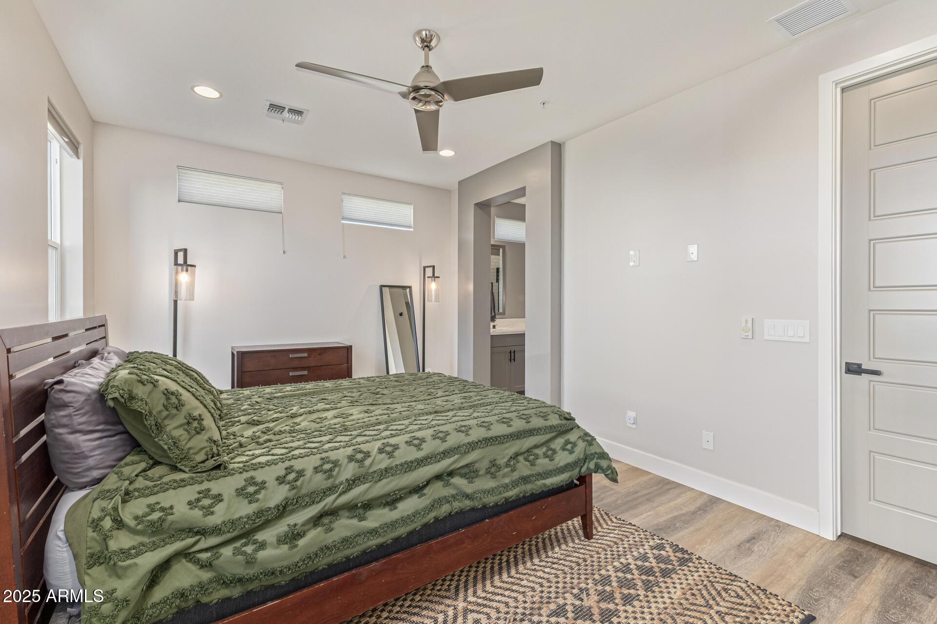 2315 E PINCHOT Avenue 113